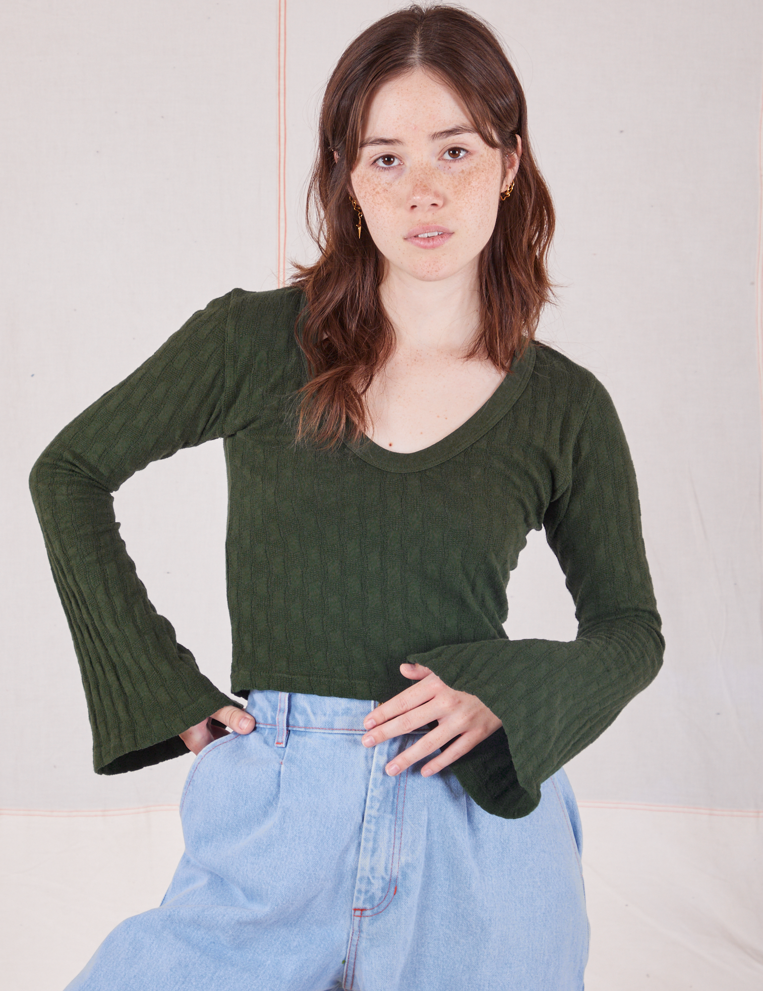 Hana is 5&#39;3&quot; and wearing P Bell Sleeve Top in Swamp Green