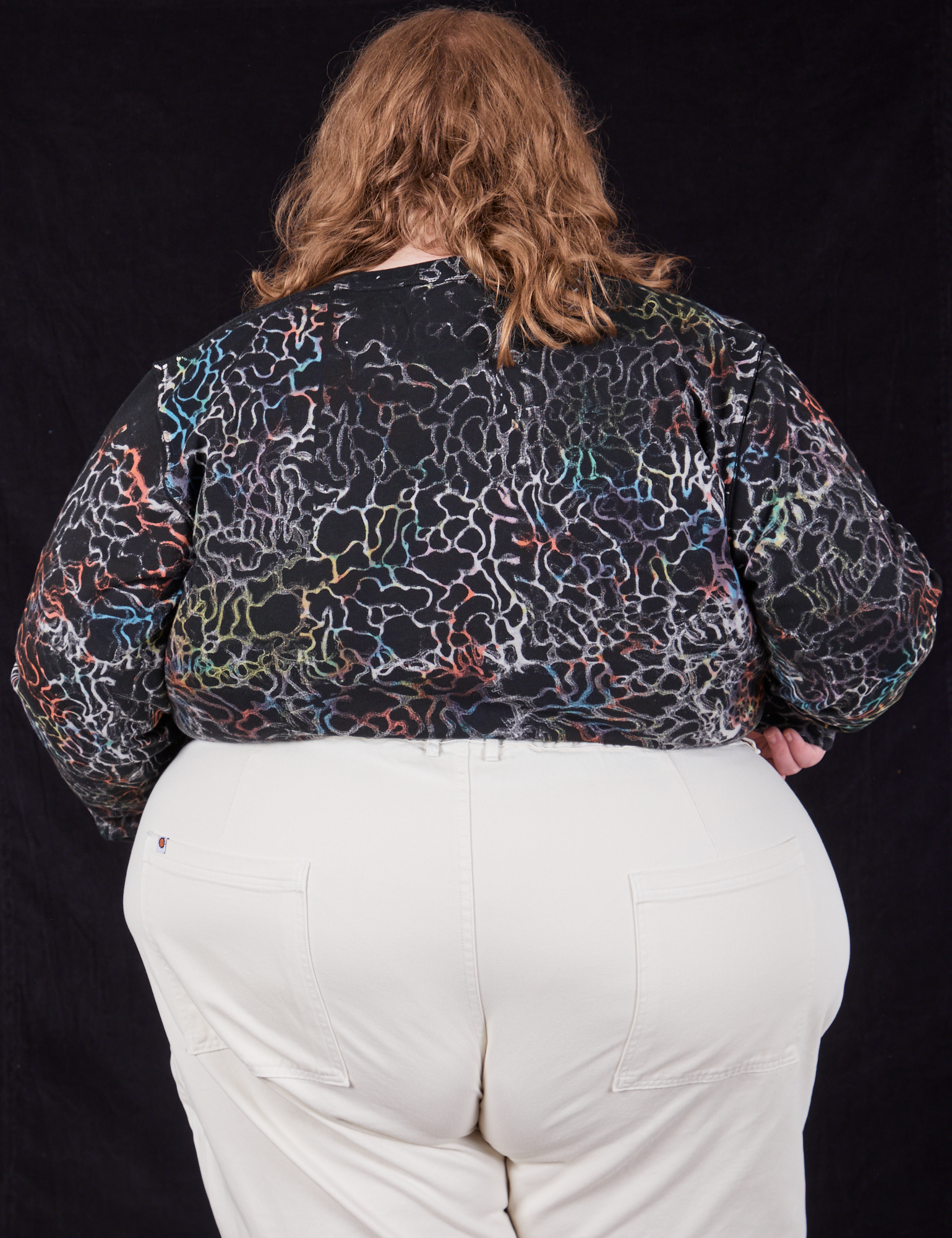 Back view of California Light Weight Crew in Wavy Dye and vintage tee off-white Western Pants on Catie
