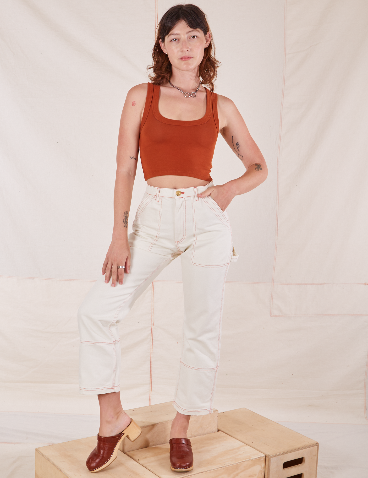 Alex is 5&#39;8&quot; and wearing XXS Carpenter Jeans in Vintage Tee Off-White paired with burnt terracotta Cropped Tank Top