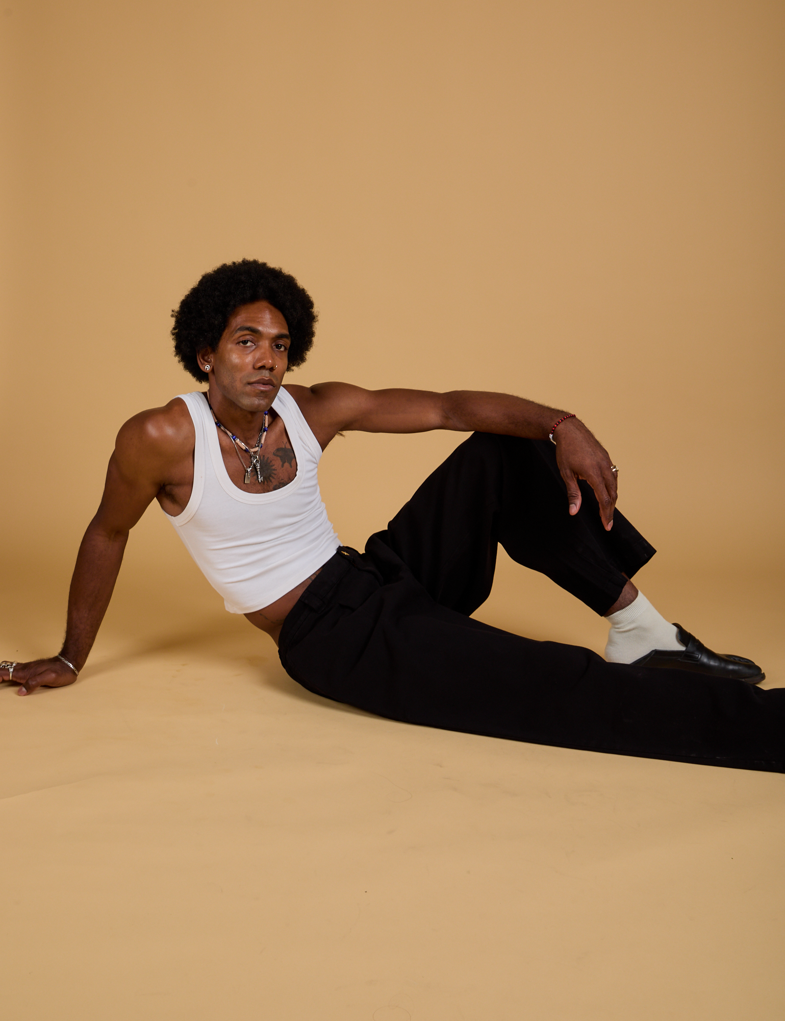 Baggy Mid-Rise Trousers in Basic Black and vintage tee white Cropped Tank on Jerrod