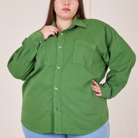 Marielena is wearing a buttoned up Oversize Overshirt in Lawn Green
