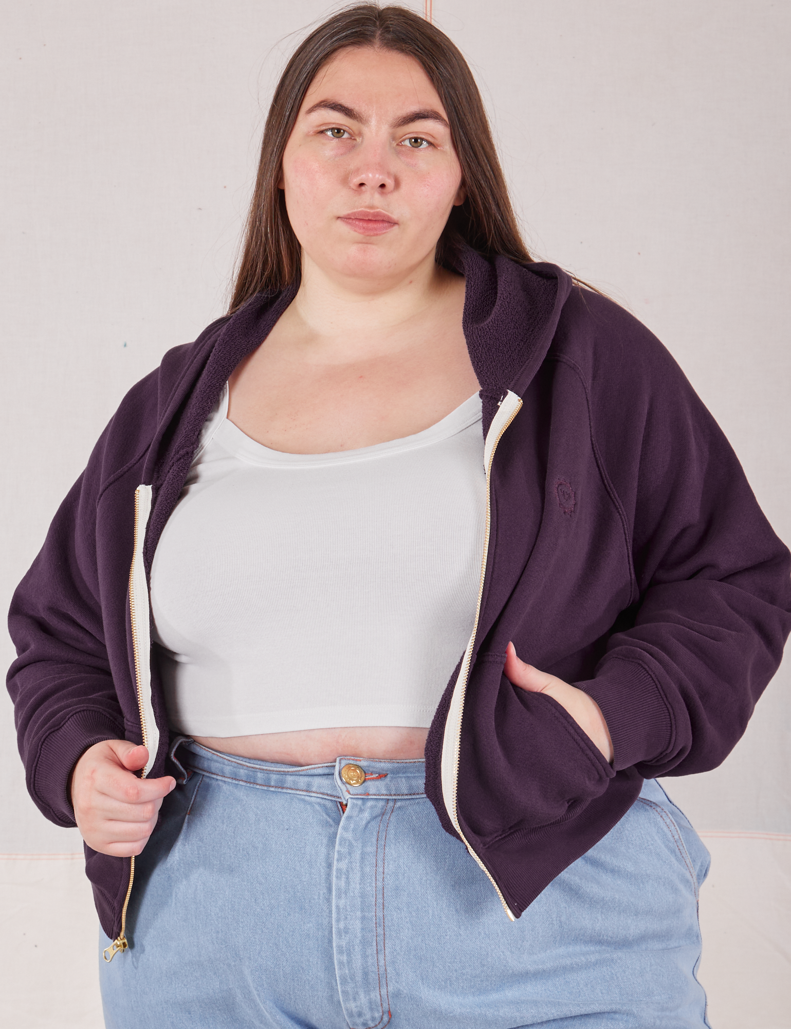Marielena is 5&#39;8&quot; and wearing L Cropped Zip Hoodie in Nebula Purple paired with a vintage off-white Cropped Tank underneath