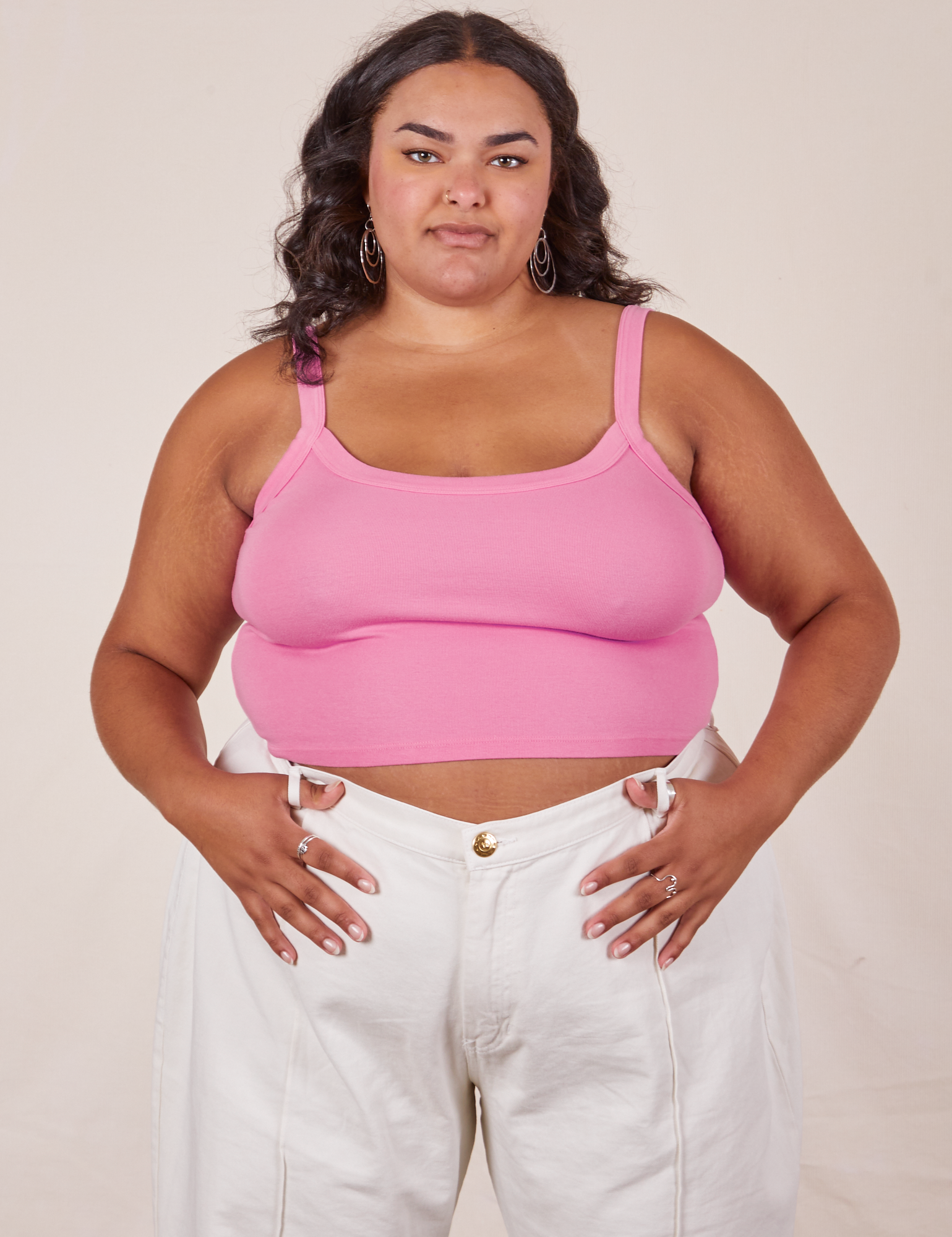 Alicia is 5&#39;9&quot; and wearing XL Cropped Cami in Bubblegum Pink paired with vintage tee off-white Western Pants