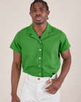 Isaac is 5'10" and wearing M Pantry Button-Up in Kelly Green