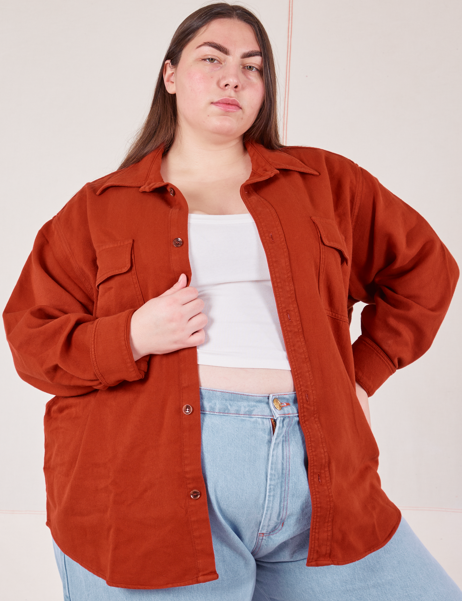 Marielena is wearing Flannel Overshirt in Paprika, vintage off-white Cropped Tank Top and light wash Trouser Jeans