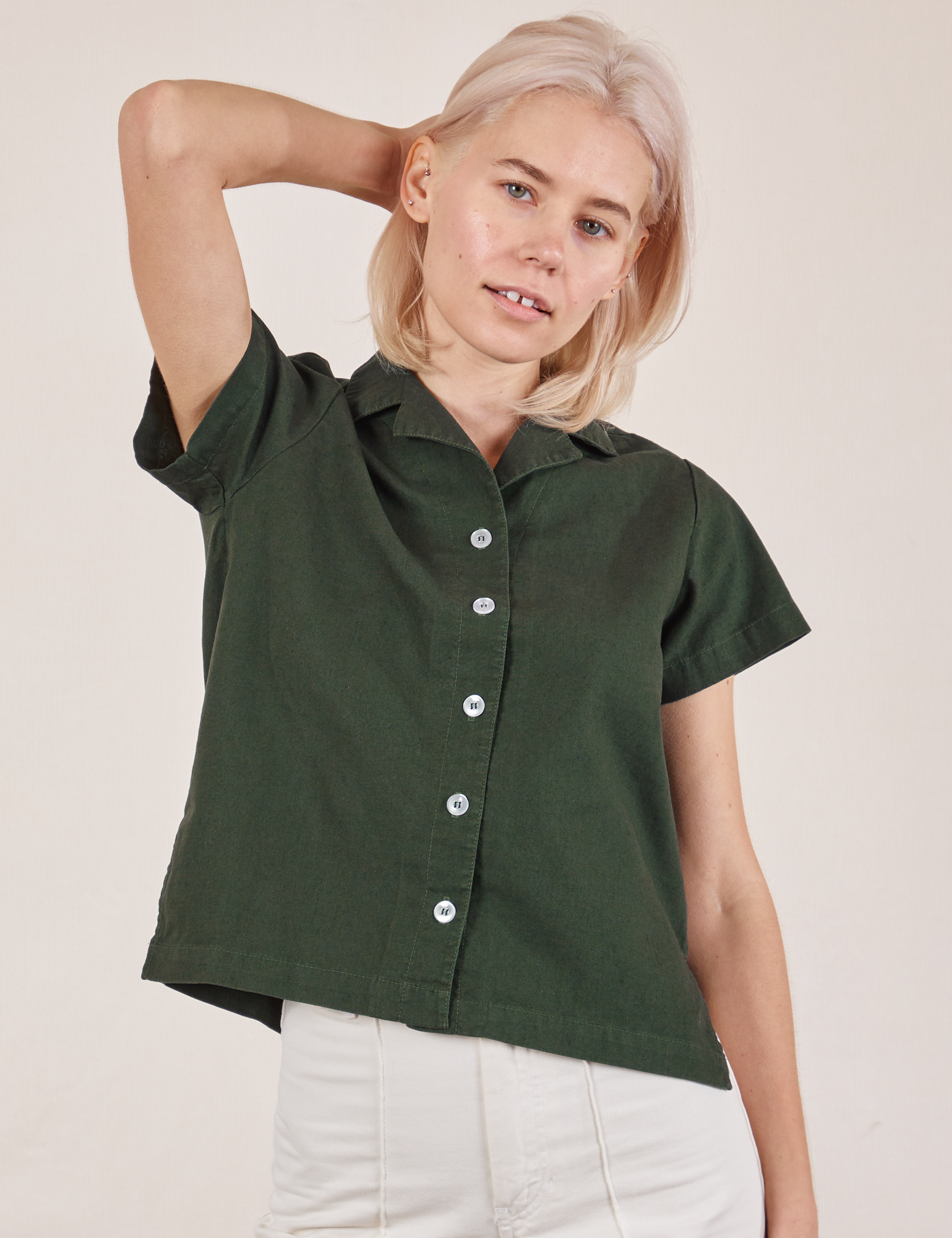 Madeline is 5&#39;9&quot; and wearing P Pantry Button-Up in Swamp Green