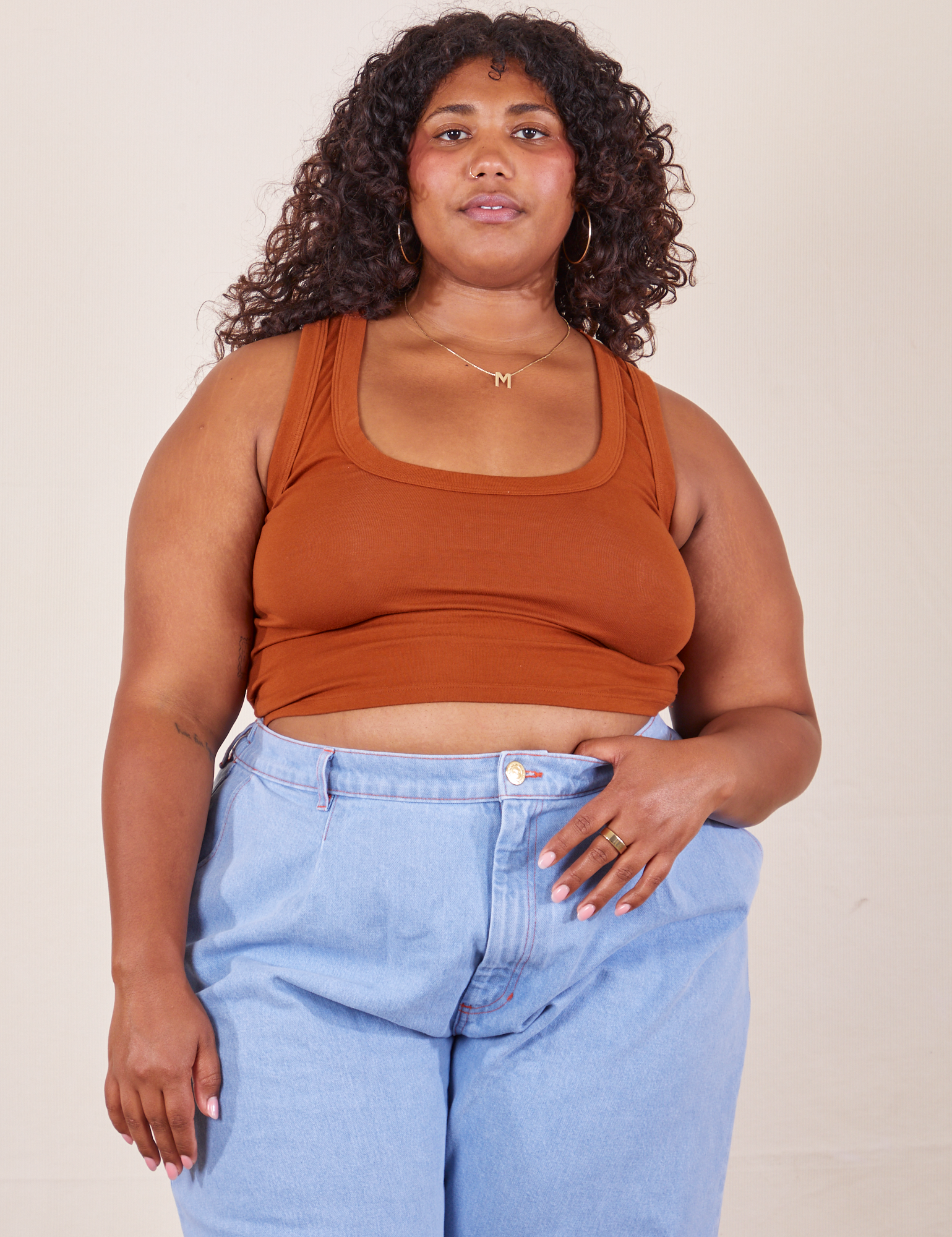 Morgan is 5&#39;5&quot; and wearing L Cropped Tank Top in Burnt Terracotta