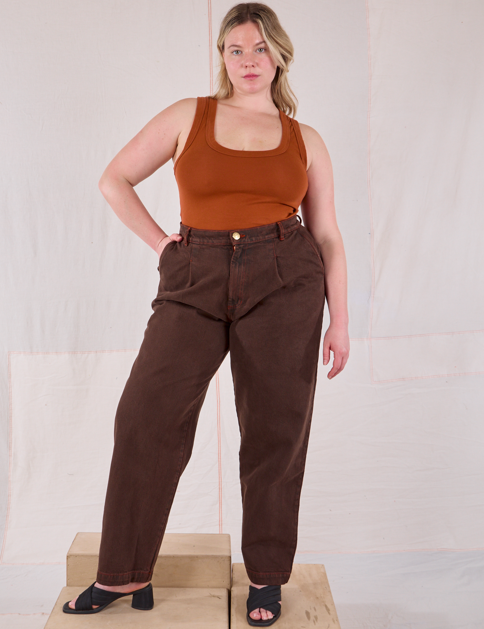 Lish is 5’8” and wearing L Overdyed Denim Trouser in Fudge paired with burnt terracotta Cropped Tank