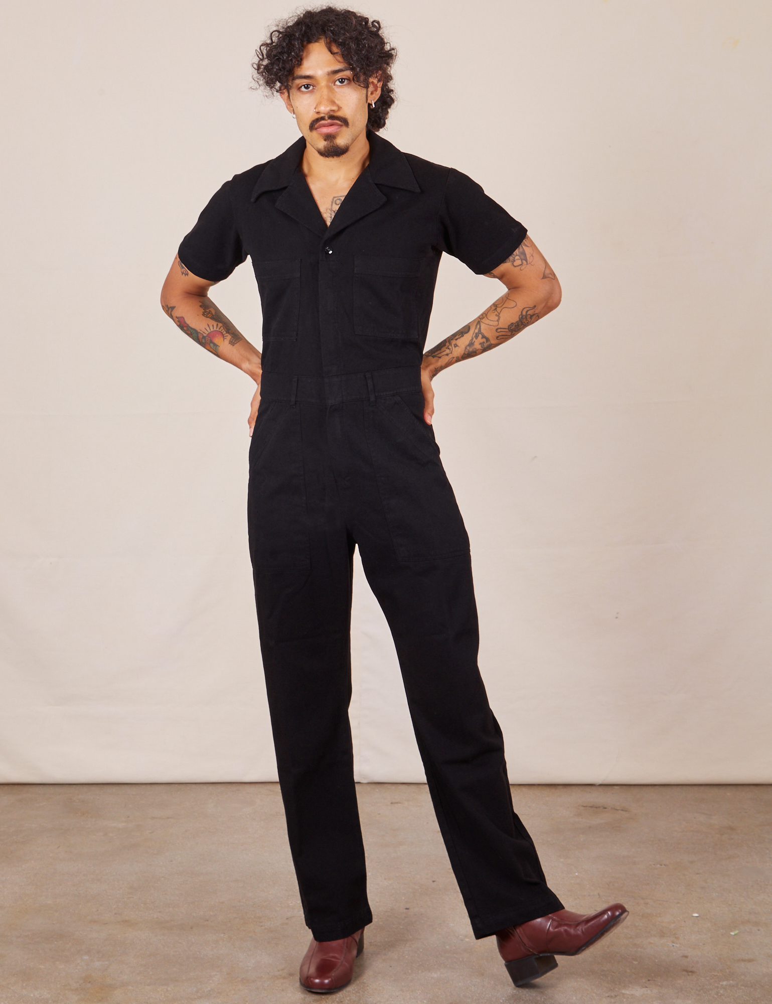 Jesse is 5&#39;7&quot; and wearing S Short Sleeve Jumpsuit in Basic Black