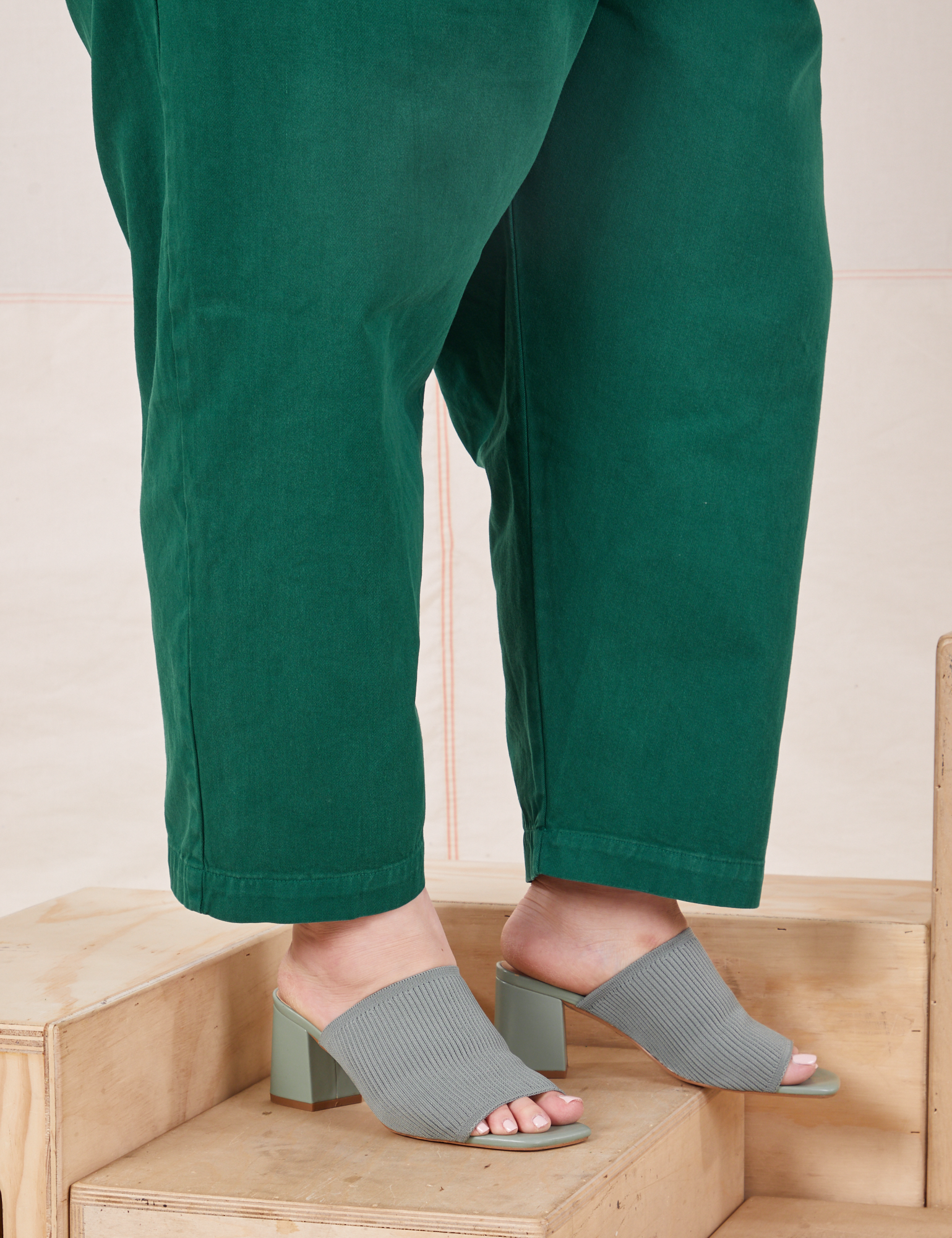 Heavyweight Trousers in Hunter Green pant leg side view on Ashley