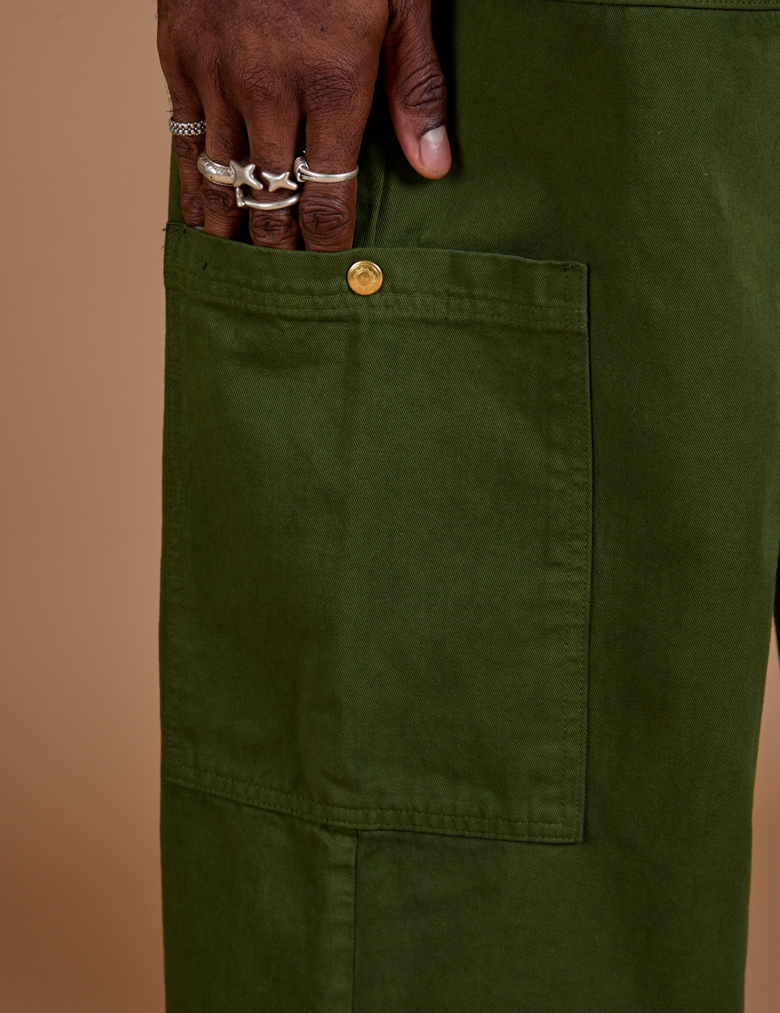 Drop Pocket Cargo Pants in Evergreen side pant pocket close up