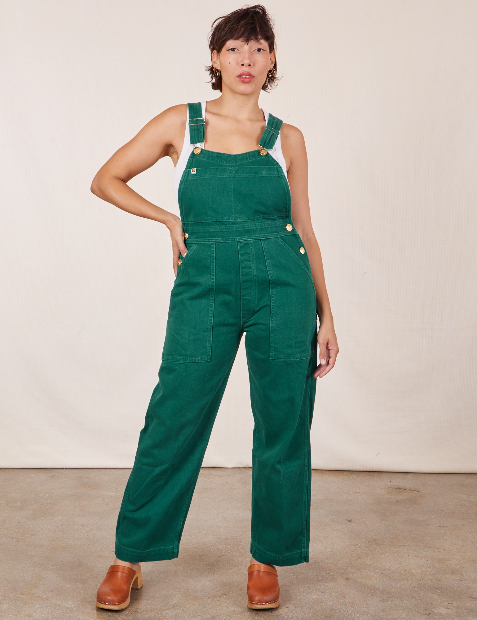 Tiara is 5&#39;4&quot; and wearing XS Original Overalls in Mono Hunter Green