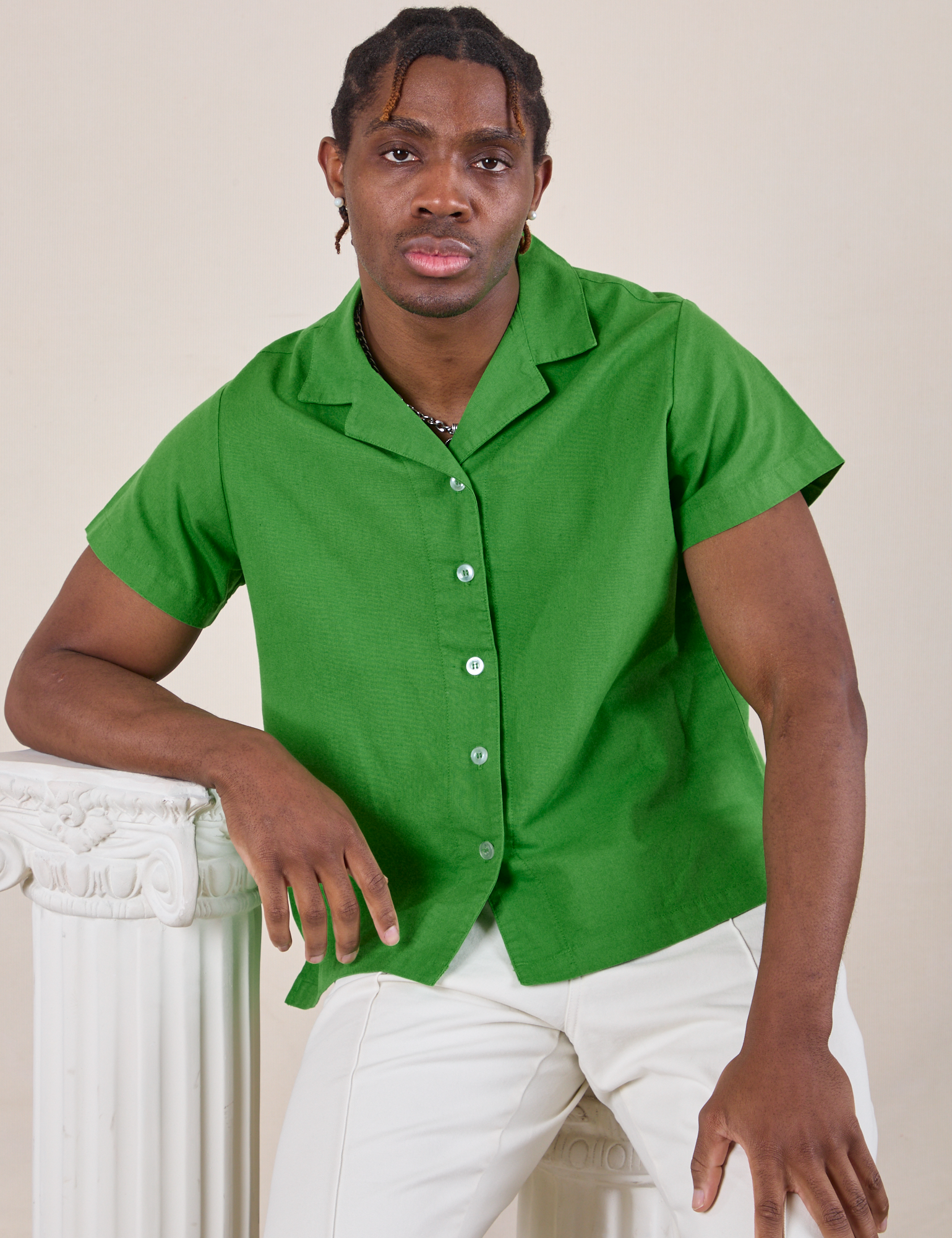 Pantry Button-Up in Kelly Green worn by Isaac