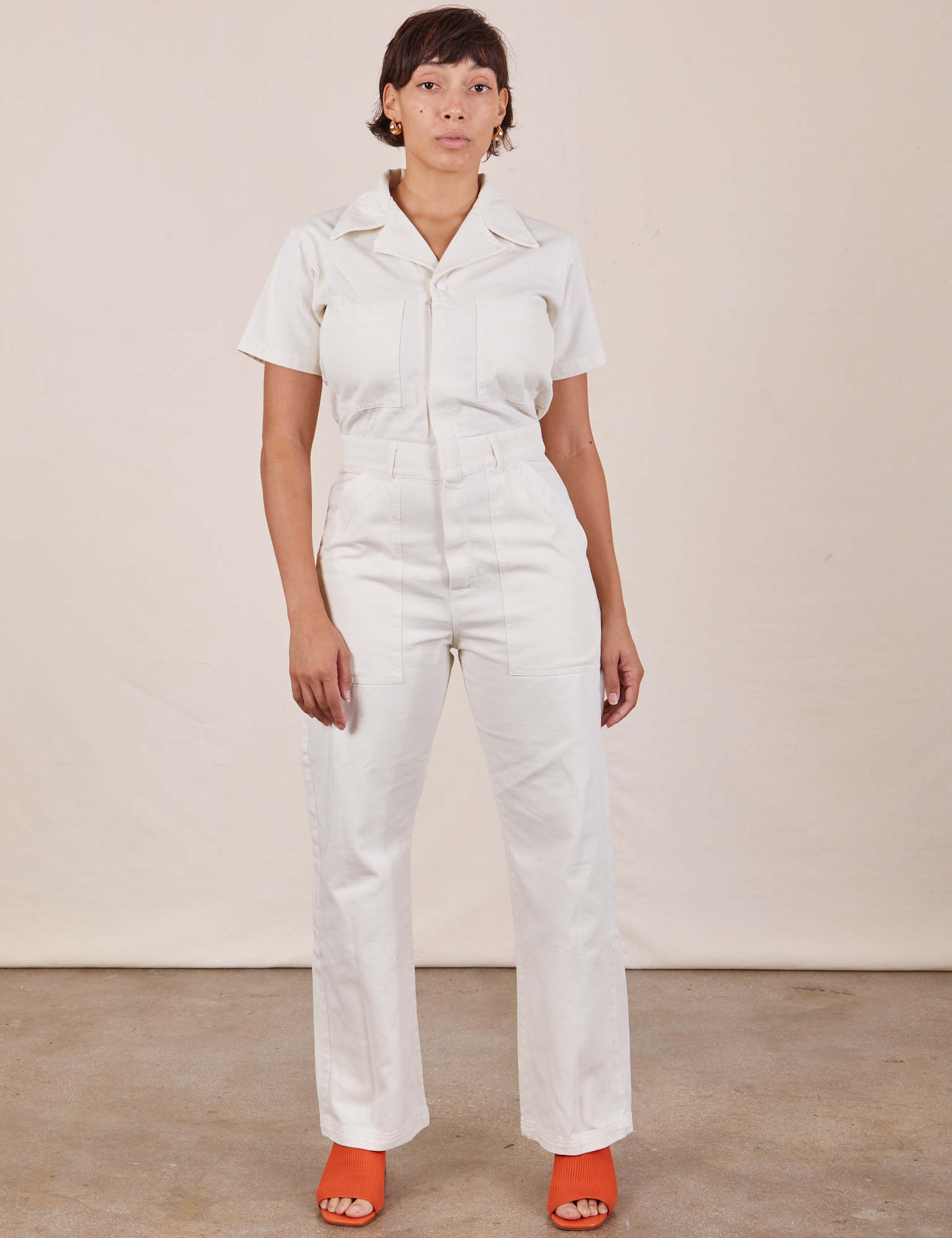 Tiara is 5&#39;4&quot; and wearing S Short Sleeve Jumpsuit in Vintage Tee Off-White