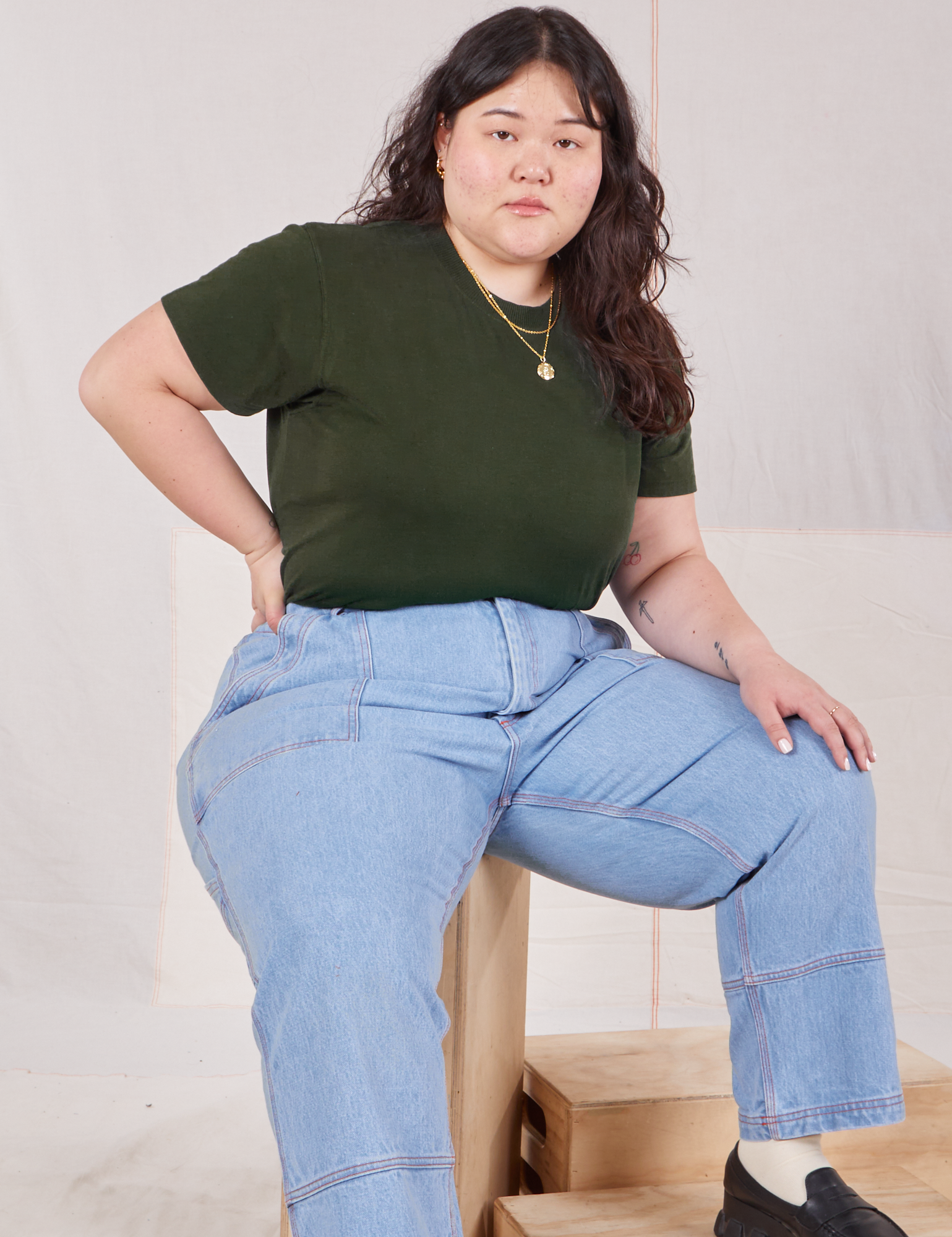 Ashley is wearing Organic Vintage Tee in Swamp Green and light wash Carpenter Jeans
