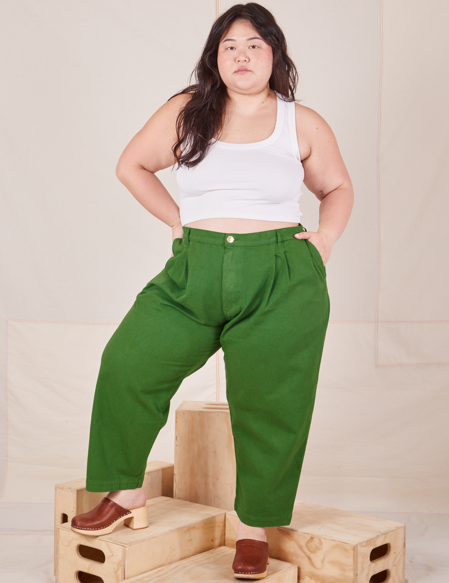 Ashley is 5&#39;7&quot; and wearing 1XL Petite Heavyweight Trousers in Lawn Green paired with Cropped Tank Top in vintage tee off-white