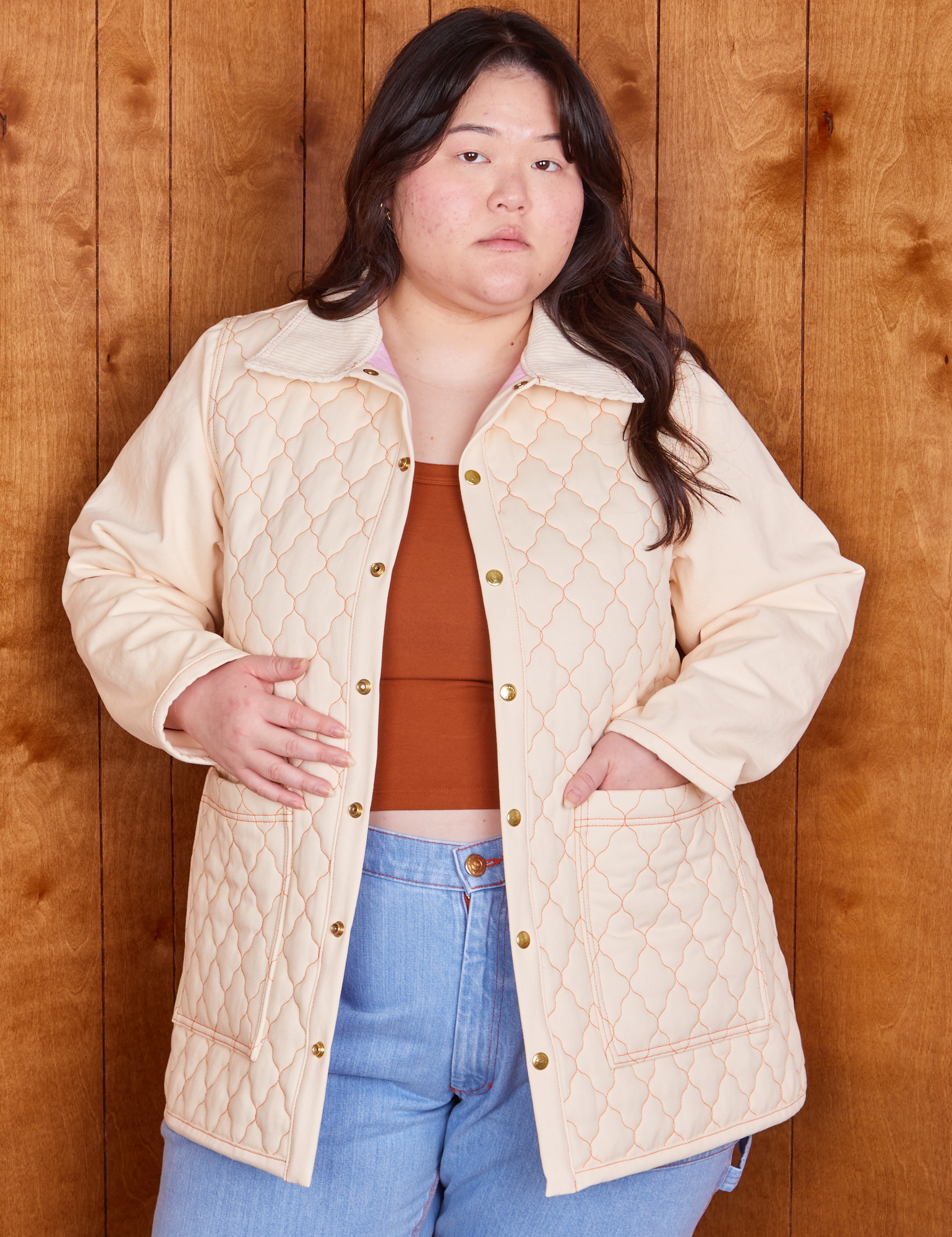 Ashley is 5&#39;7&quot; and wearing M Quilted Overcoat in Vintage Off-White