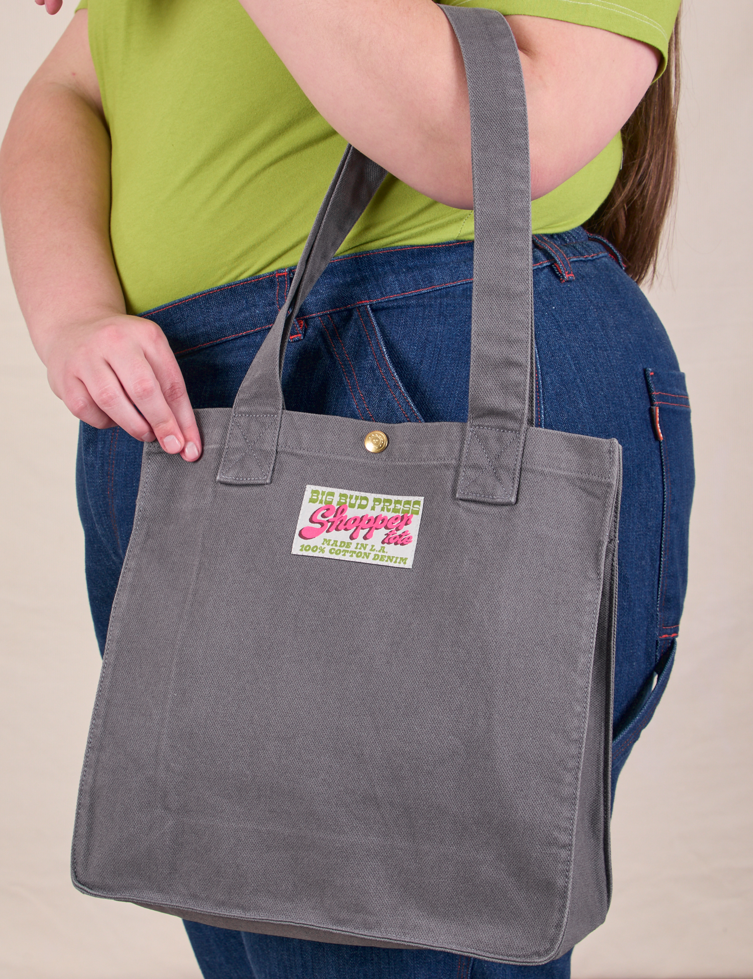 Shopper Tote Bag in Washed Grey hanging off Marielena's arm