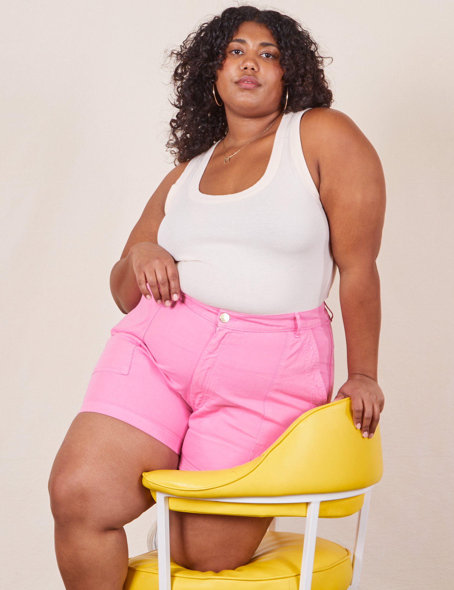 Morgan is 5’5” and wearing 1XL Classic Work Shorts in Bubblegum Pink paired with Tank Top in vintage tee off-white