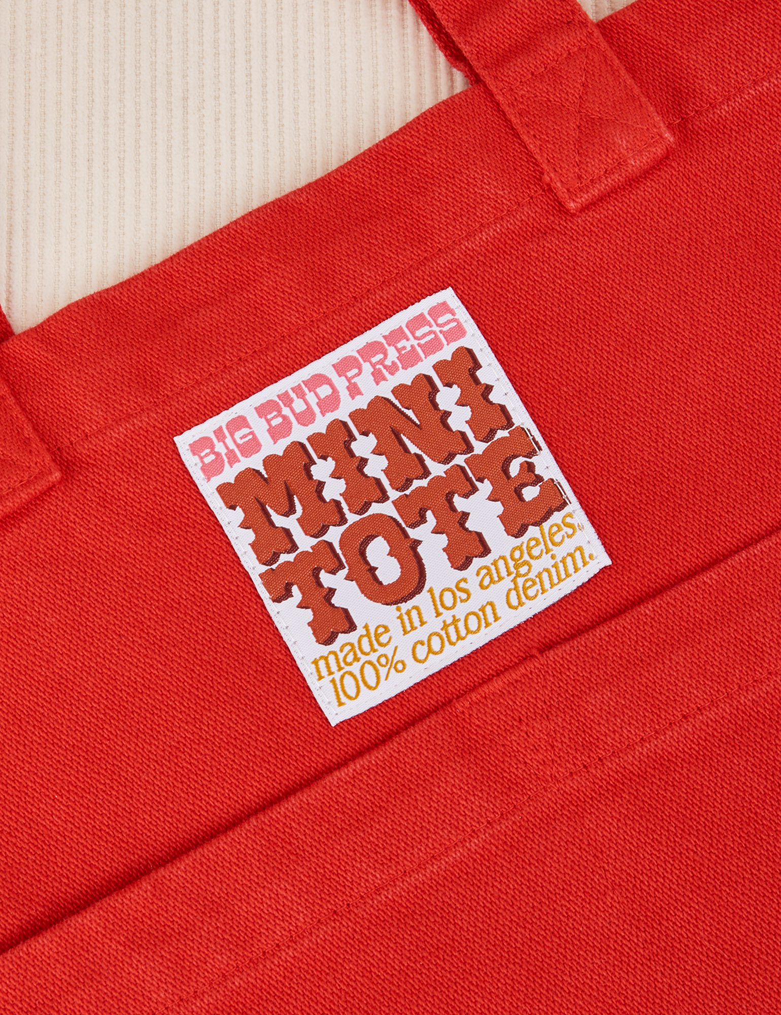 Mini Tote Bag mustang red close up