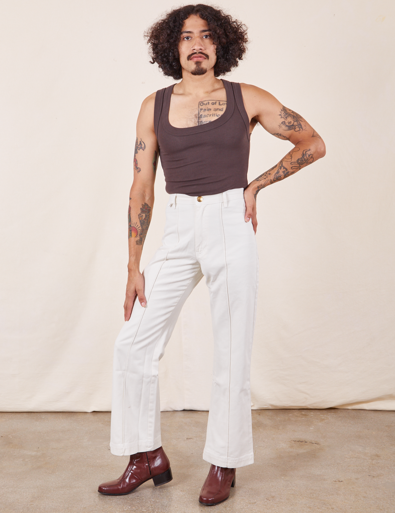 Jesse is 5&#39;8&quot; and wearing XS Western Pants in Vintage Tee Off-White paired with an espresso brown Tank Top