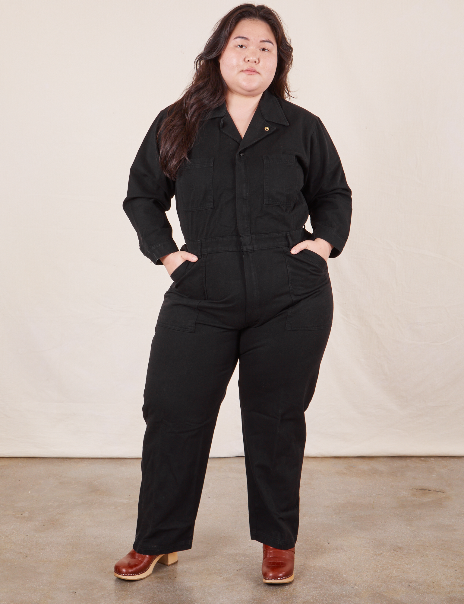 Ashley is 5&#39;7&quot; and wearing 1XL Everyday Jumpsuit in Basic Black