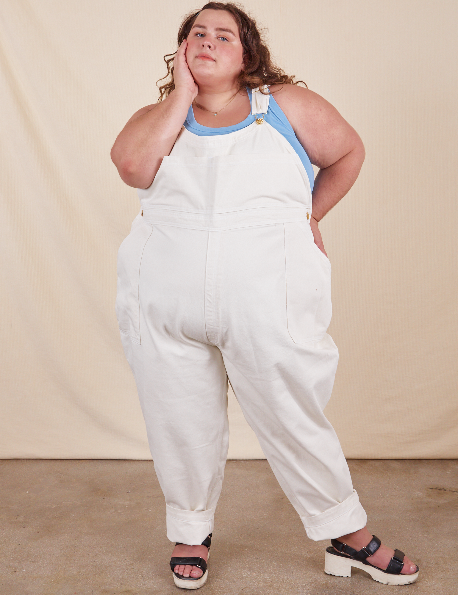 Mara is 5&#39;5&quot; and wearing 4XL Original Overalls in Vintage Tee Off-White