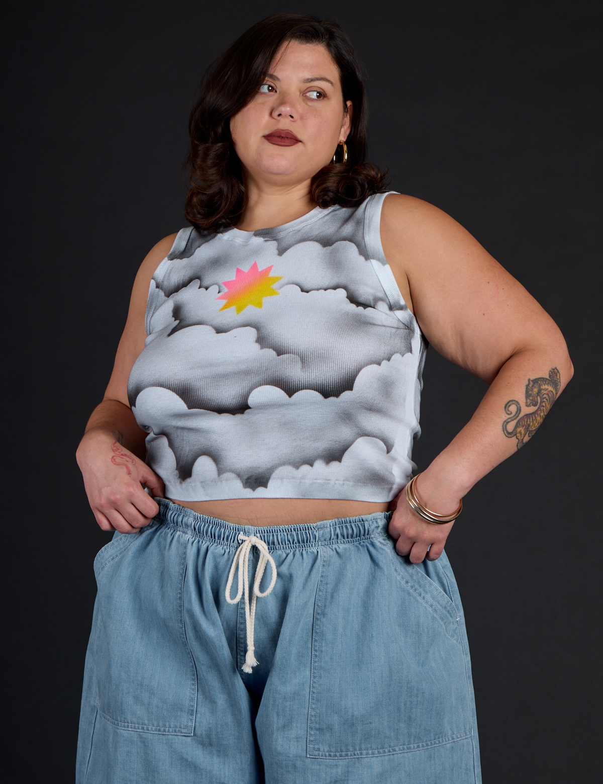 Kristen is 5’9” and wearing L Dark Cloud Airbrush Muscle Tee