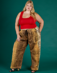 Juliet is 5'7" and wearing 2XL Leopard Drop Pocket Pant with the Mustang Red Cropped Tank