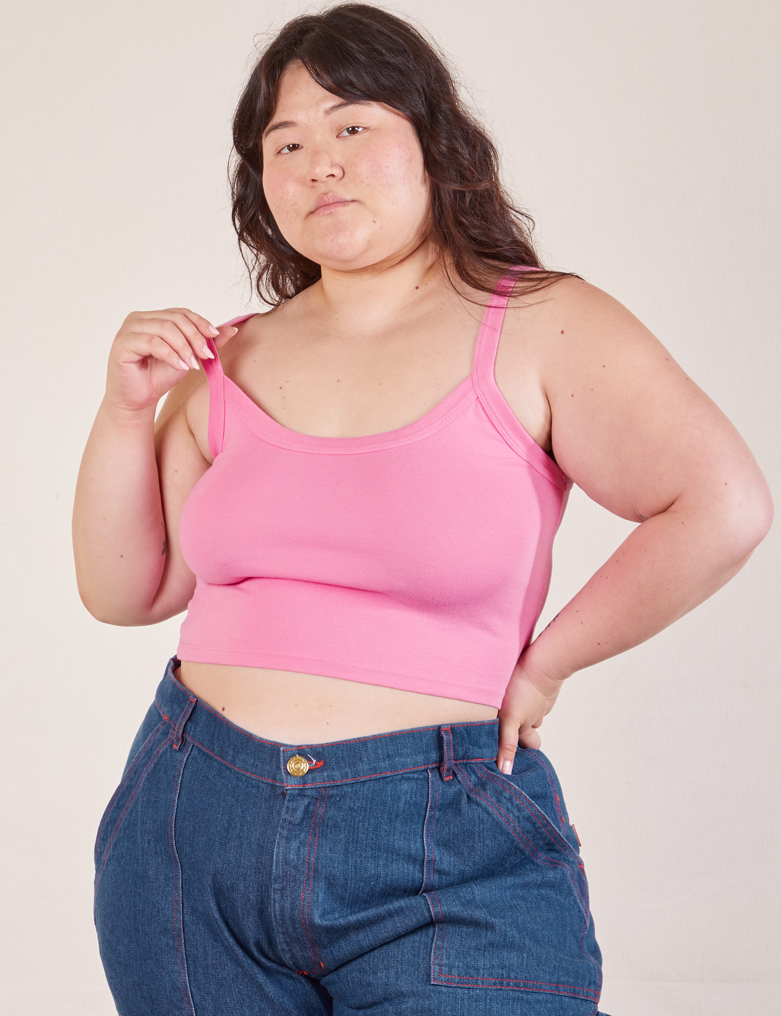 Ashley is 5’7” and wearing L Cropped Cami in Bubblegum Pink