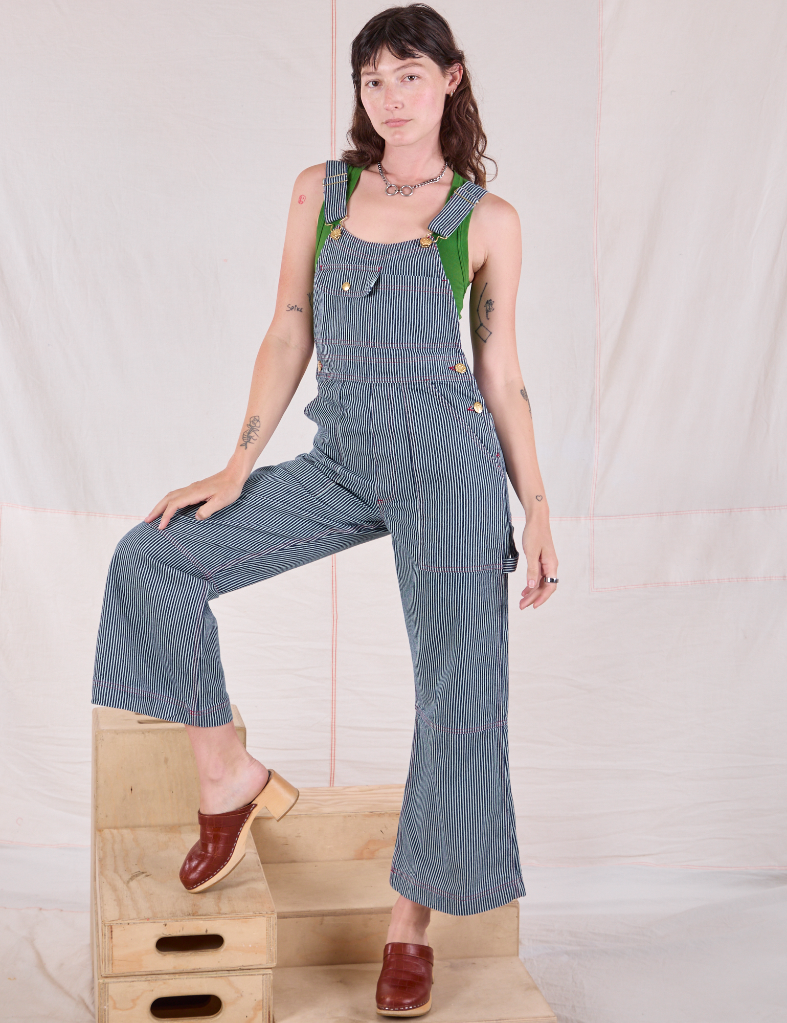 Alex is 5'8" and wearing XXS Carpenter Overalls in Railroad