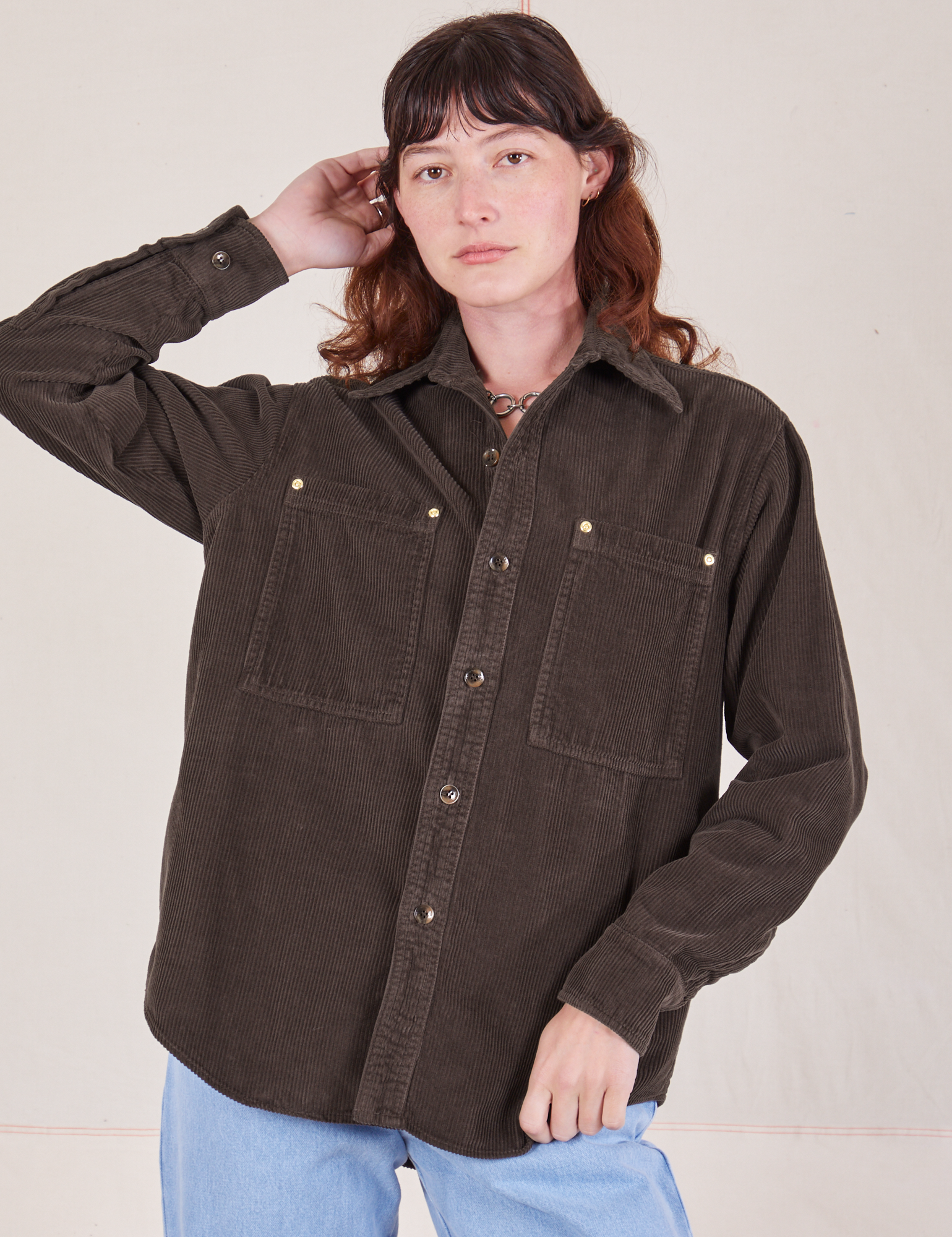 Alex is 5&#39;8&quot; and wearing P Corduroy Overshirt in Espresso Brown