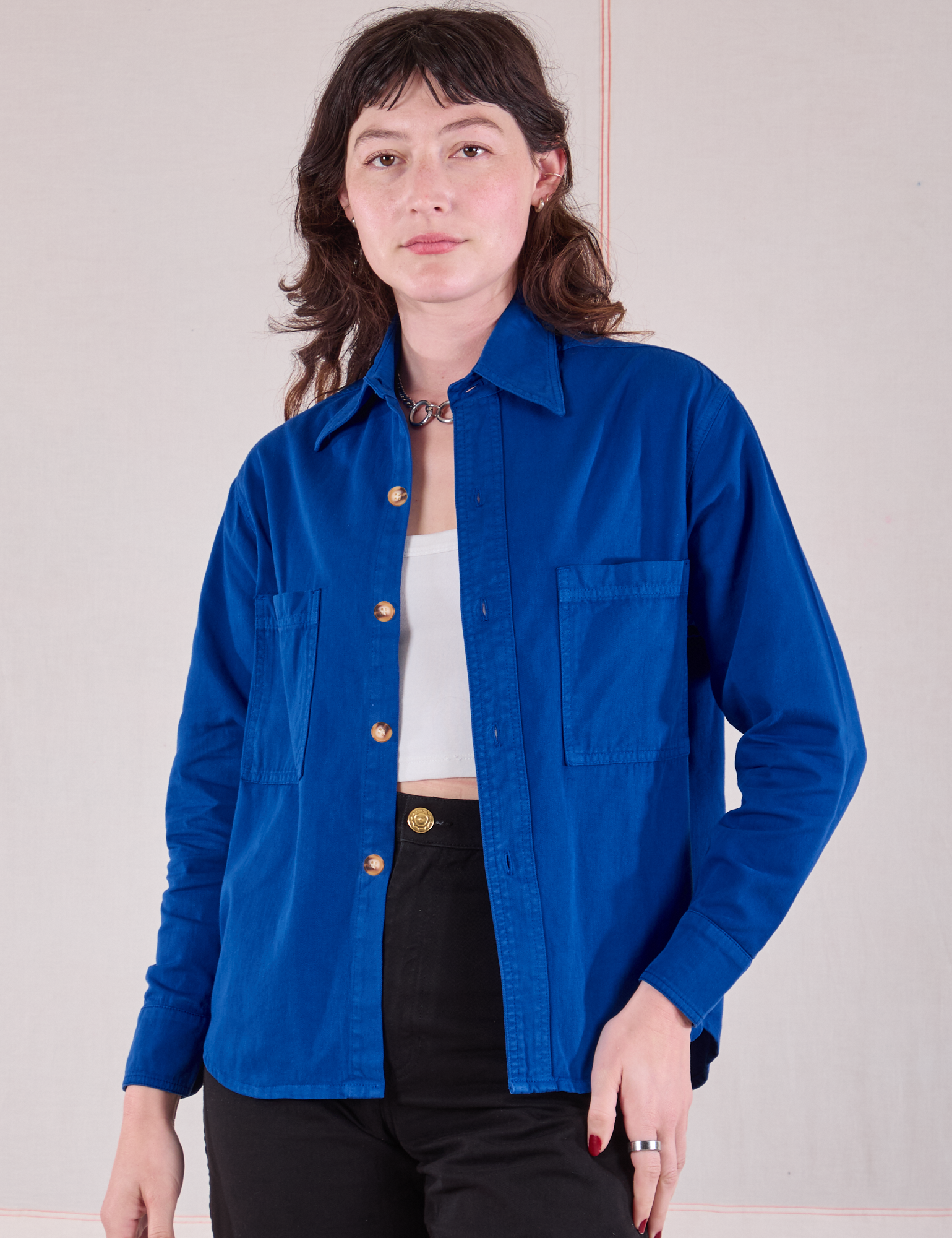 Alex is 5'8" and wearing P Cropped Overshirt in Royal Blue