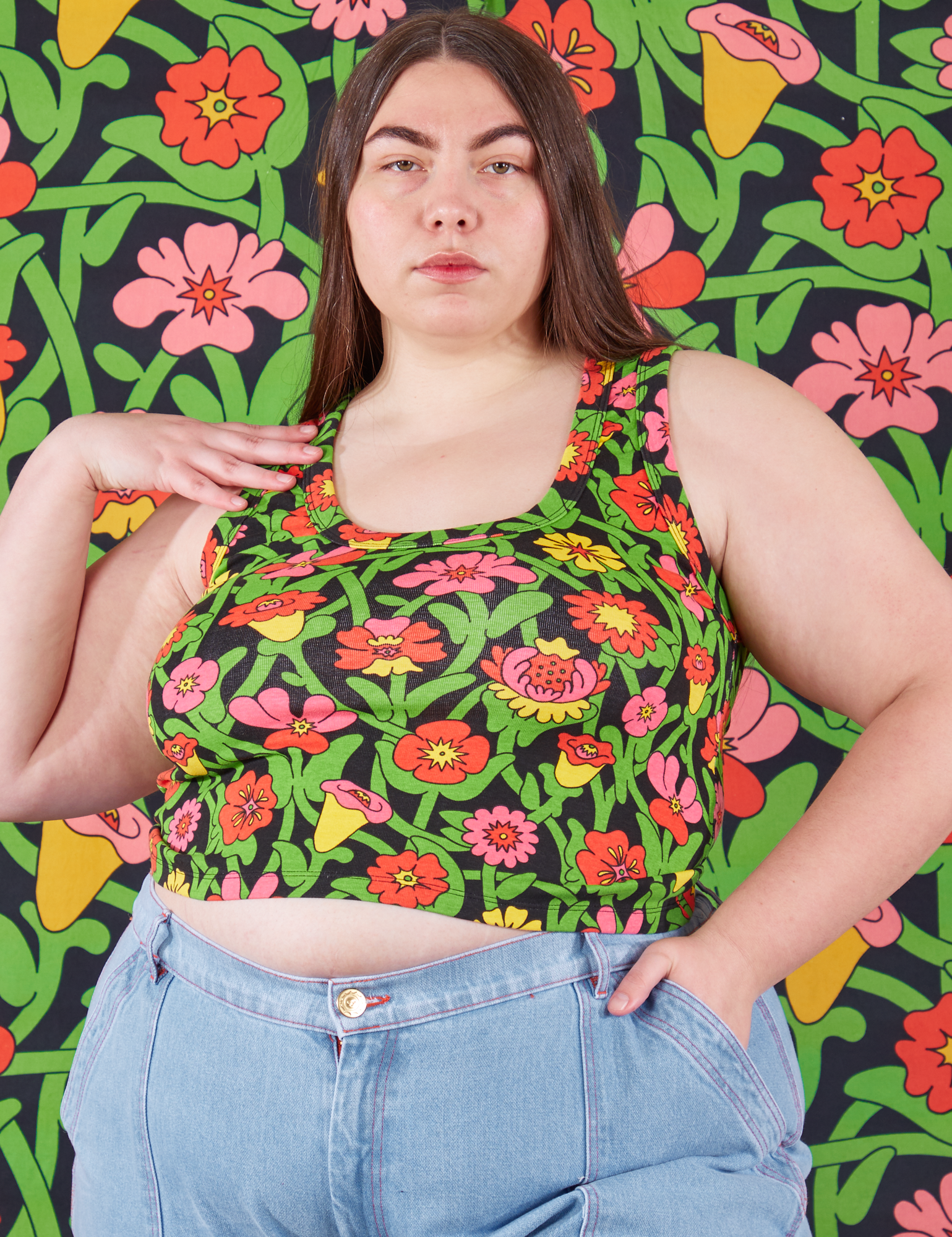 Marielena is 5&#39;8&quot; and wearing XL Cropped Tank in Flower Tangle