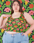 Marielena is 5'8" and wearing XL Cropped Tank in Flower Tangle