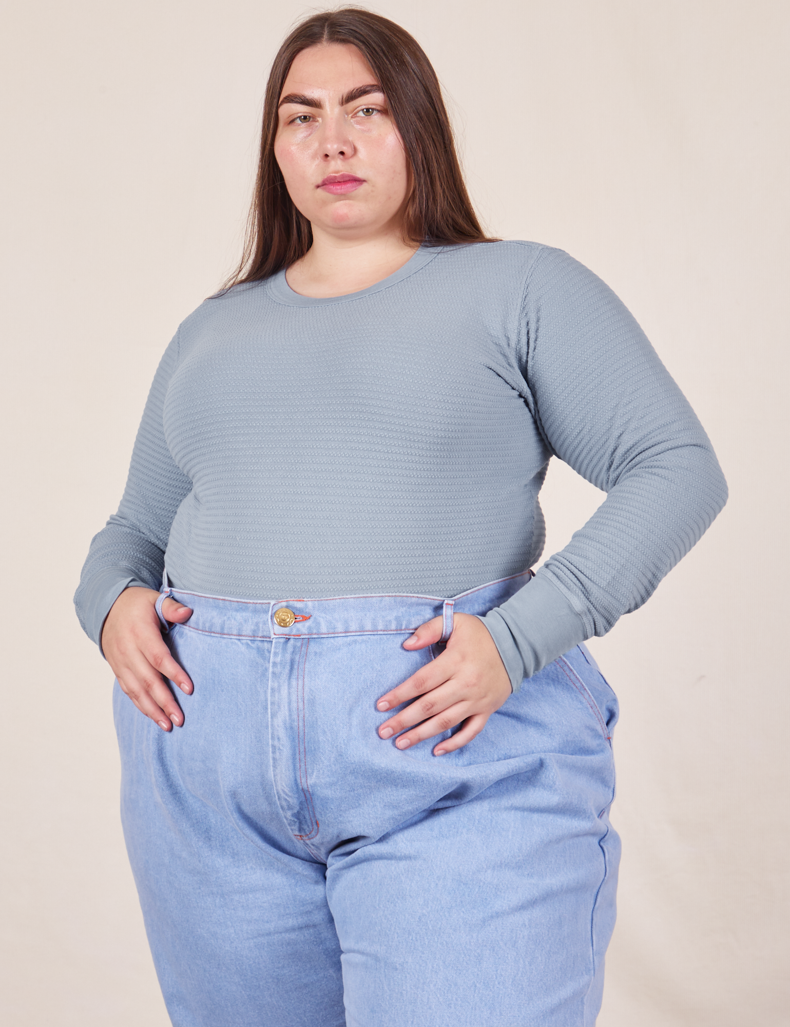 Marielena is wearing 2XL Honeycomb Thermal in Periwinkle