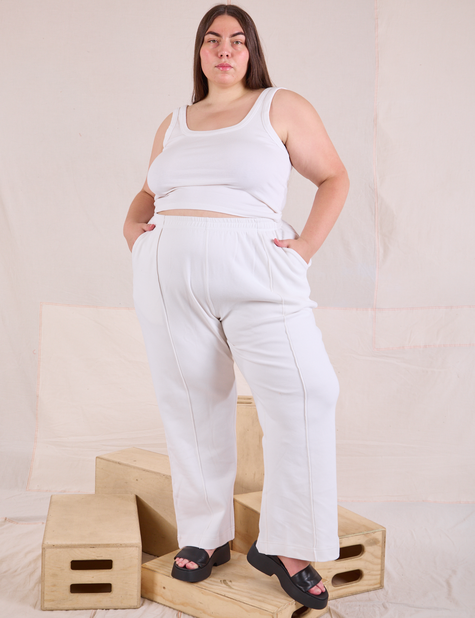 Marielena is 5'8" and wearing 2XL Easy Western Pants in Vintage Tee Off-White