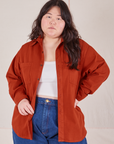 Ashley is 5'7" and wearing M Oversize Overshirt in Paprika