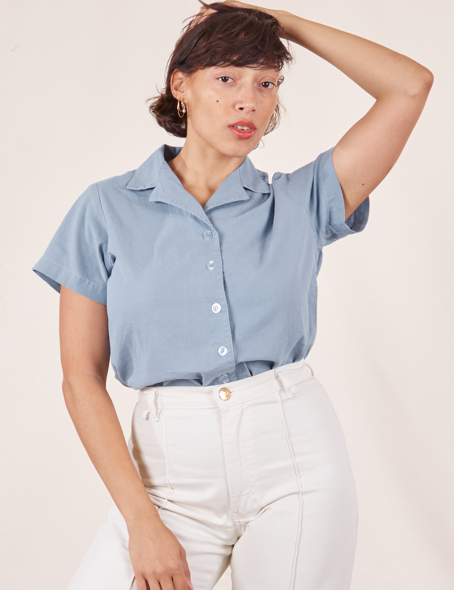 Tiara is 5&#39;4&quot; and wearing XS Pantry Button-Up in Periwinkle