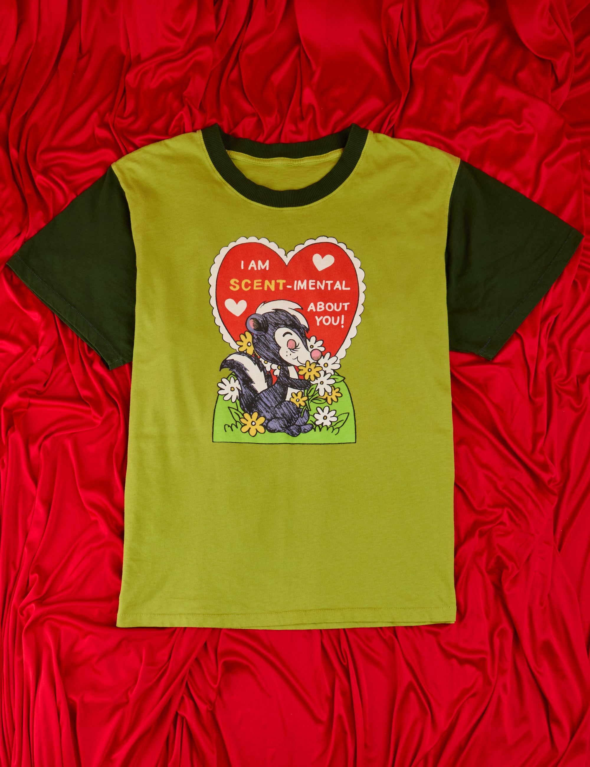 Skunky Organic Tee in green with dark green colorblocked sleeves