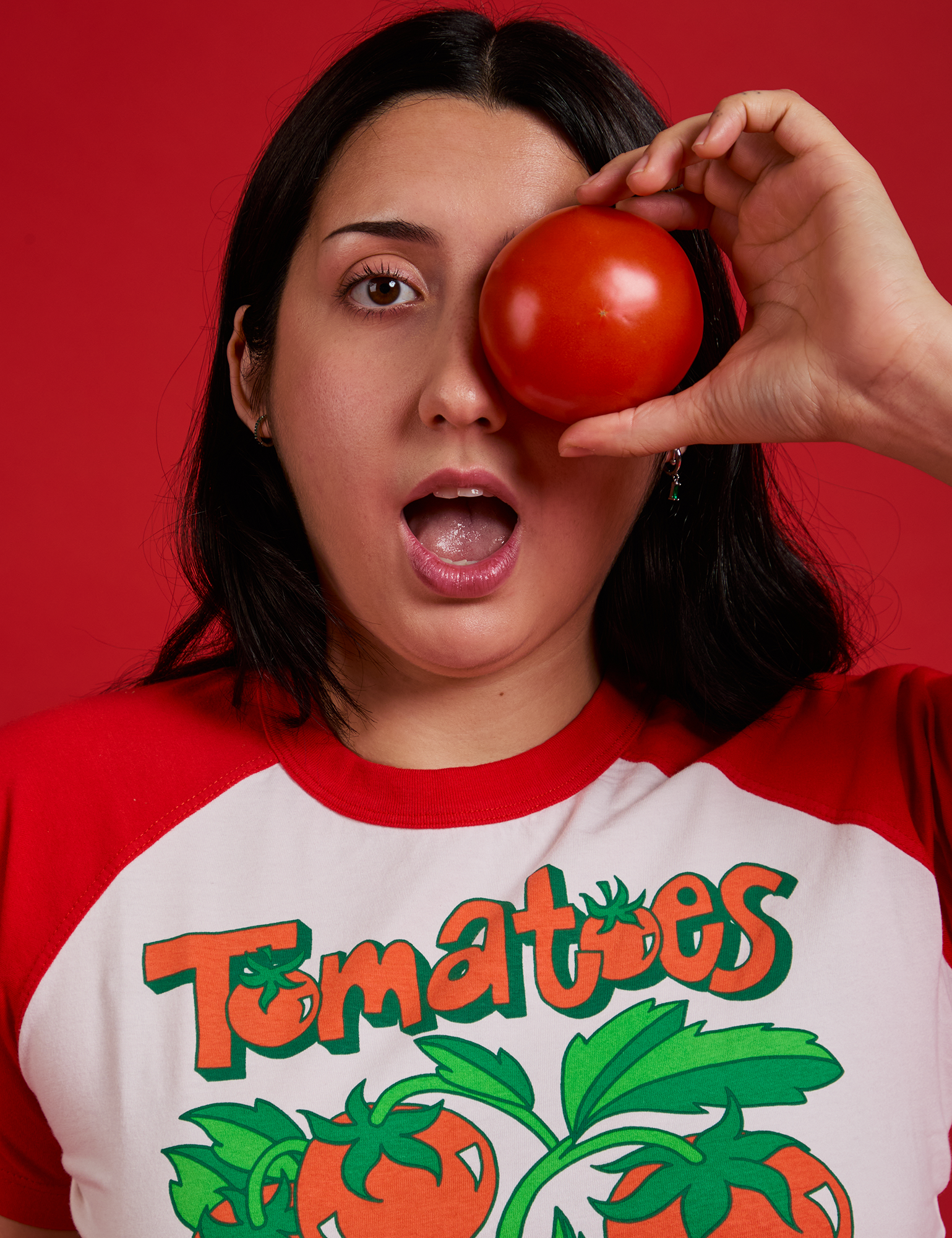 Short Sleeve Raglan Tee in Tomatoes on Betty