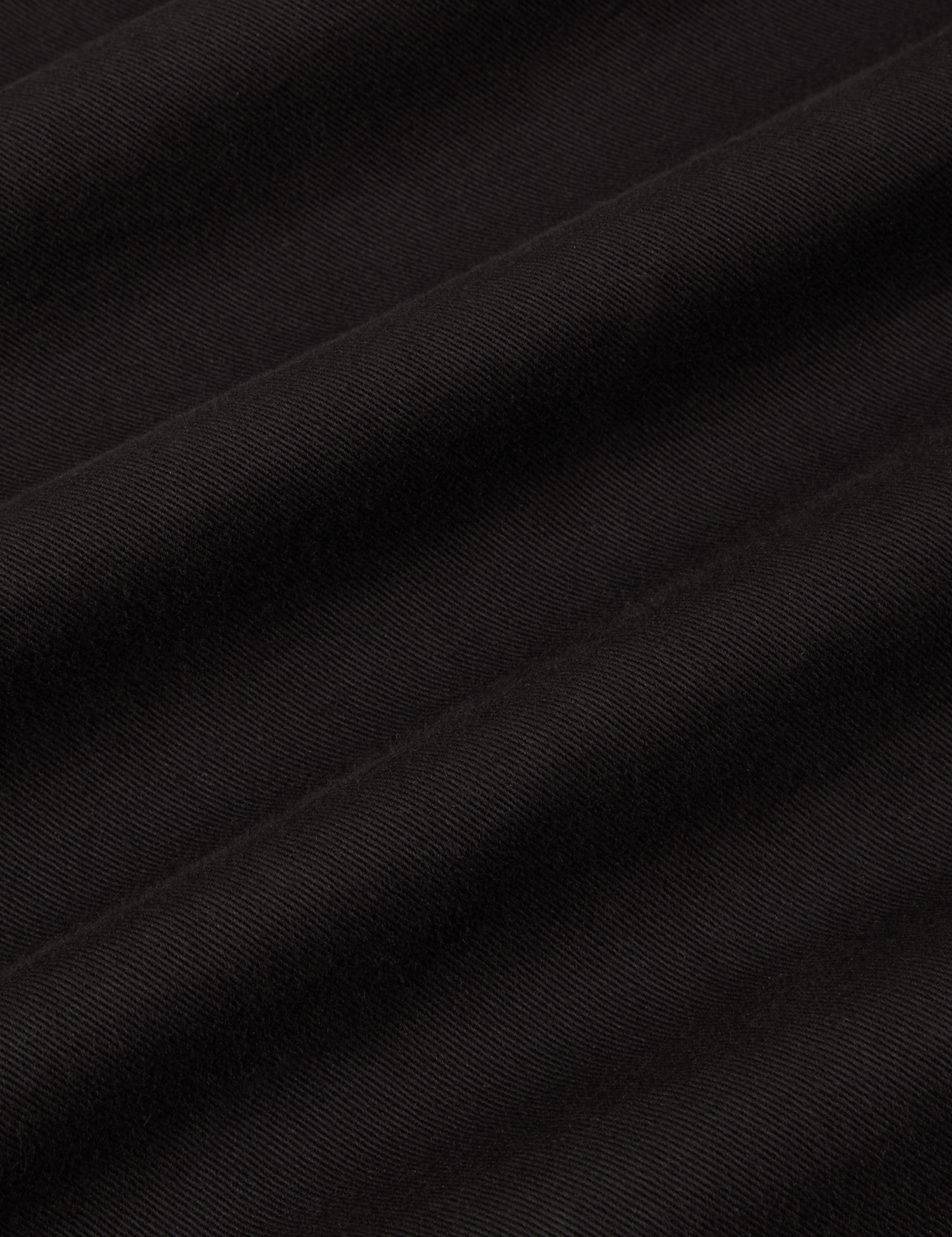 Twill Overshirt in Basic Black fabric detail close up