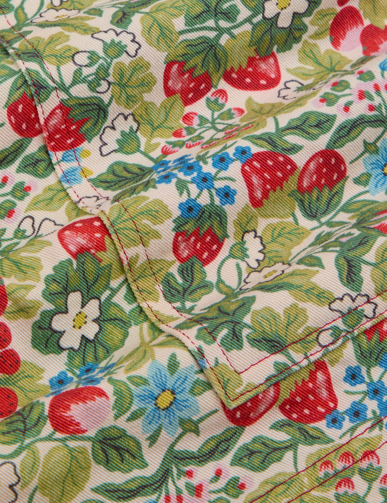 Work Shorts in Off-White Strawberry fabric detail close up