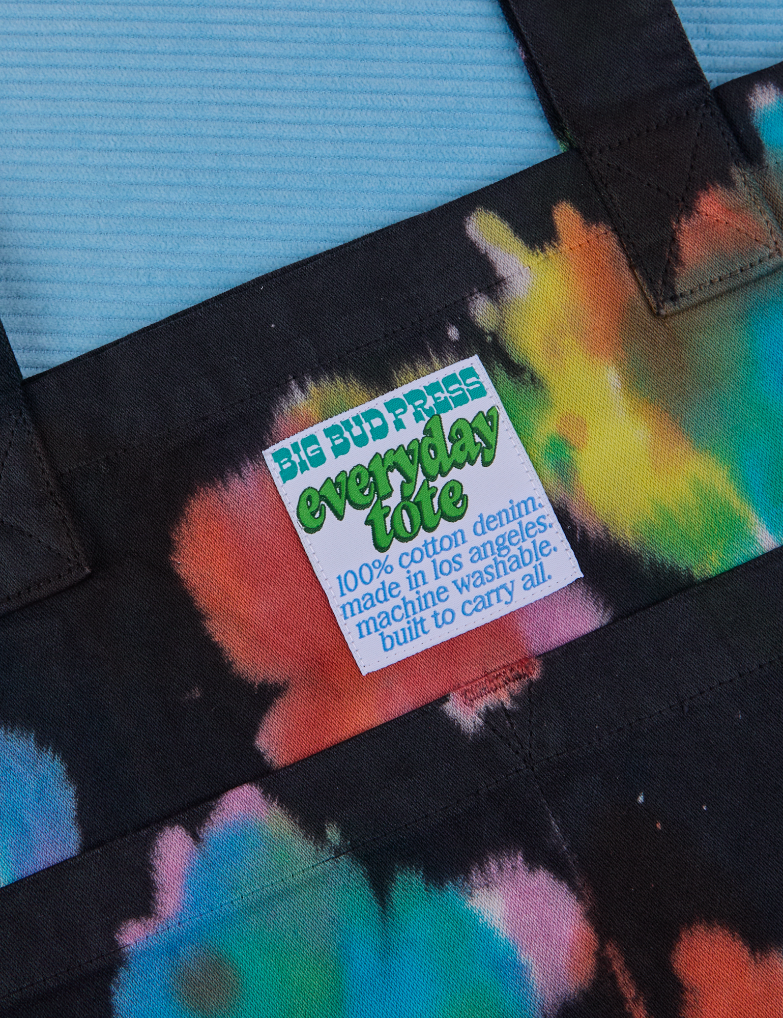 Everyday Tote in Rainbow Magic Waters close up