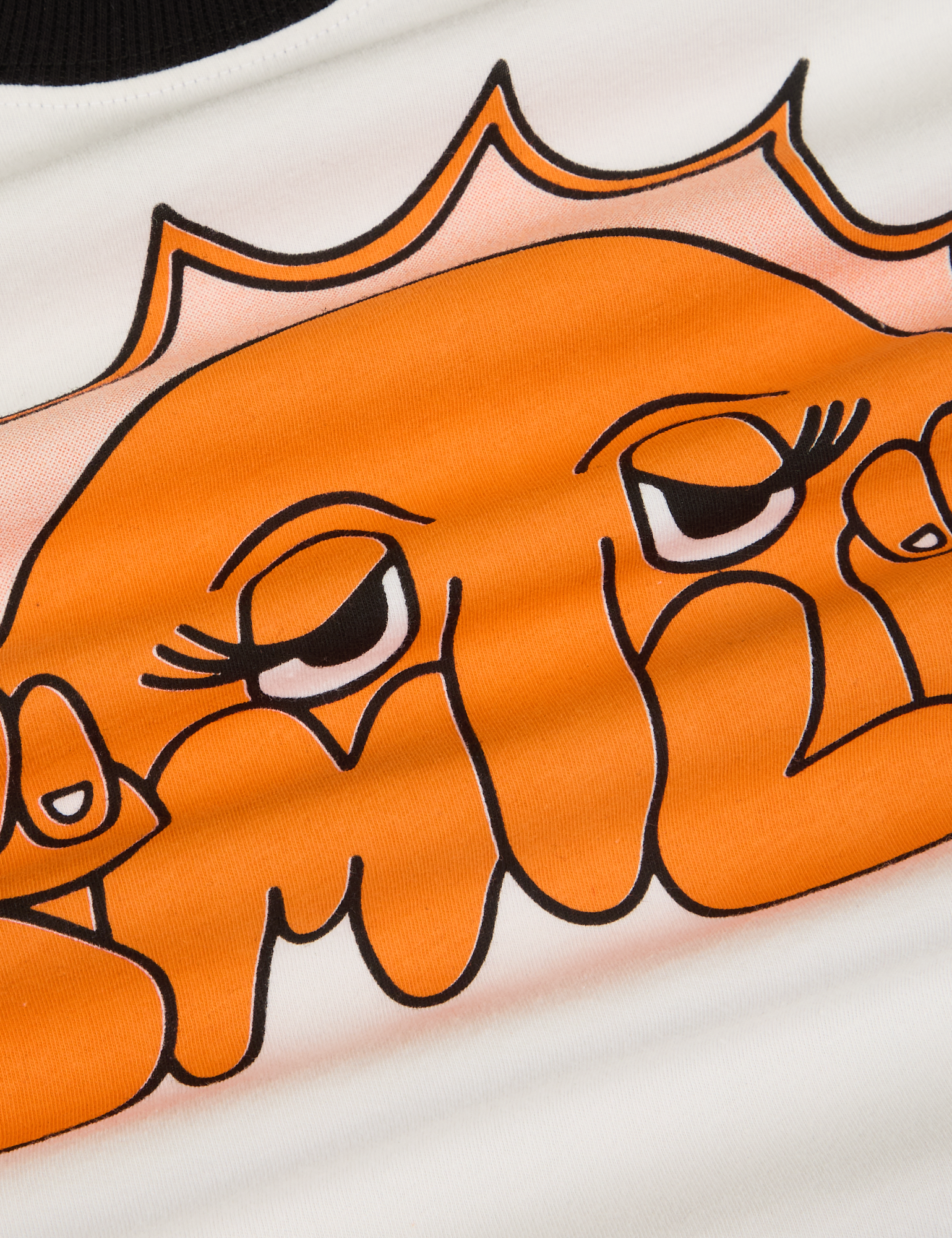 Anniversary Tee in Smile illustration close up