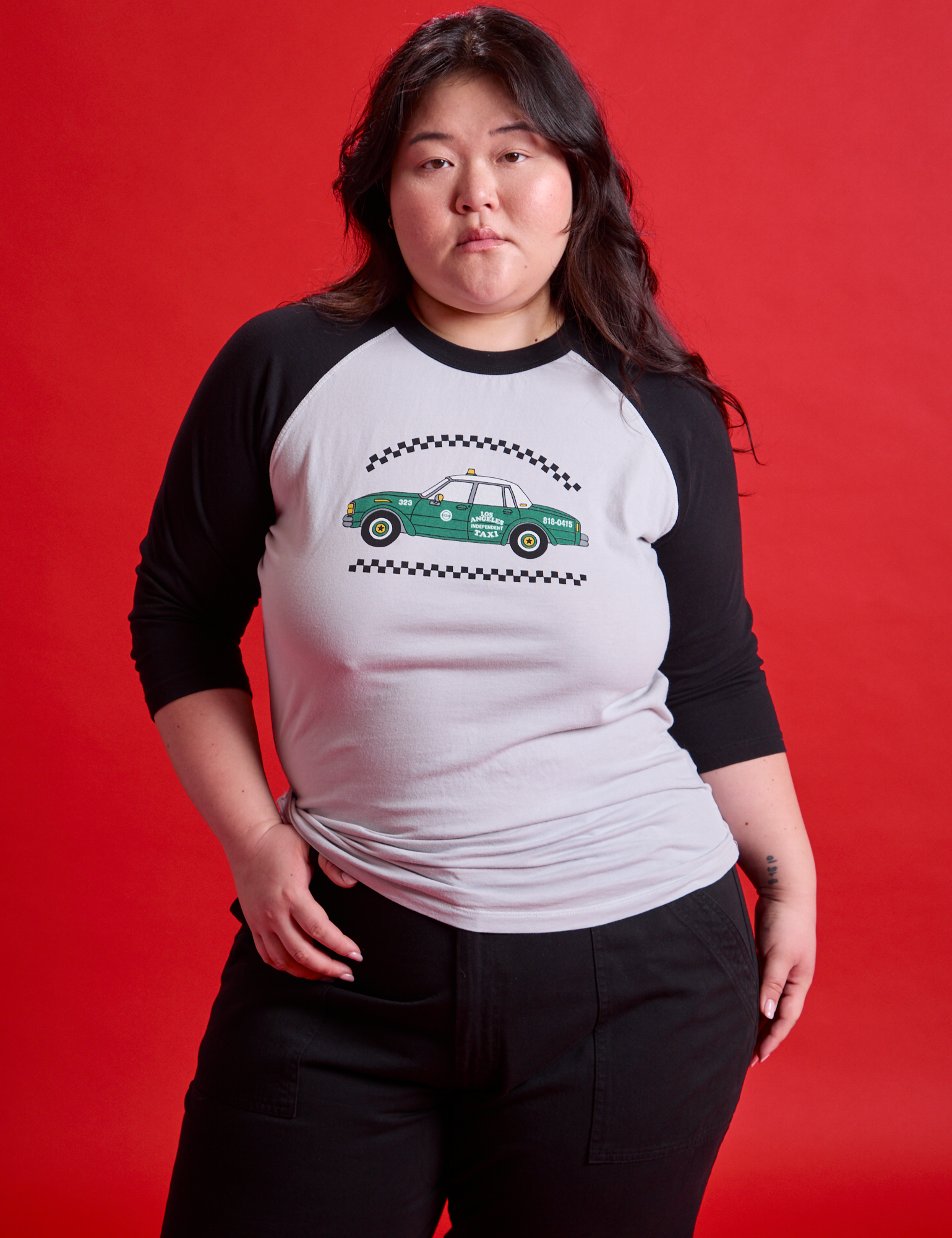 Ashley is 5'7" and wearing L Taxi Raglan Tee in Los Angeles