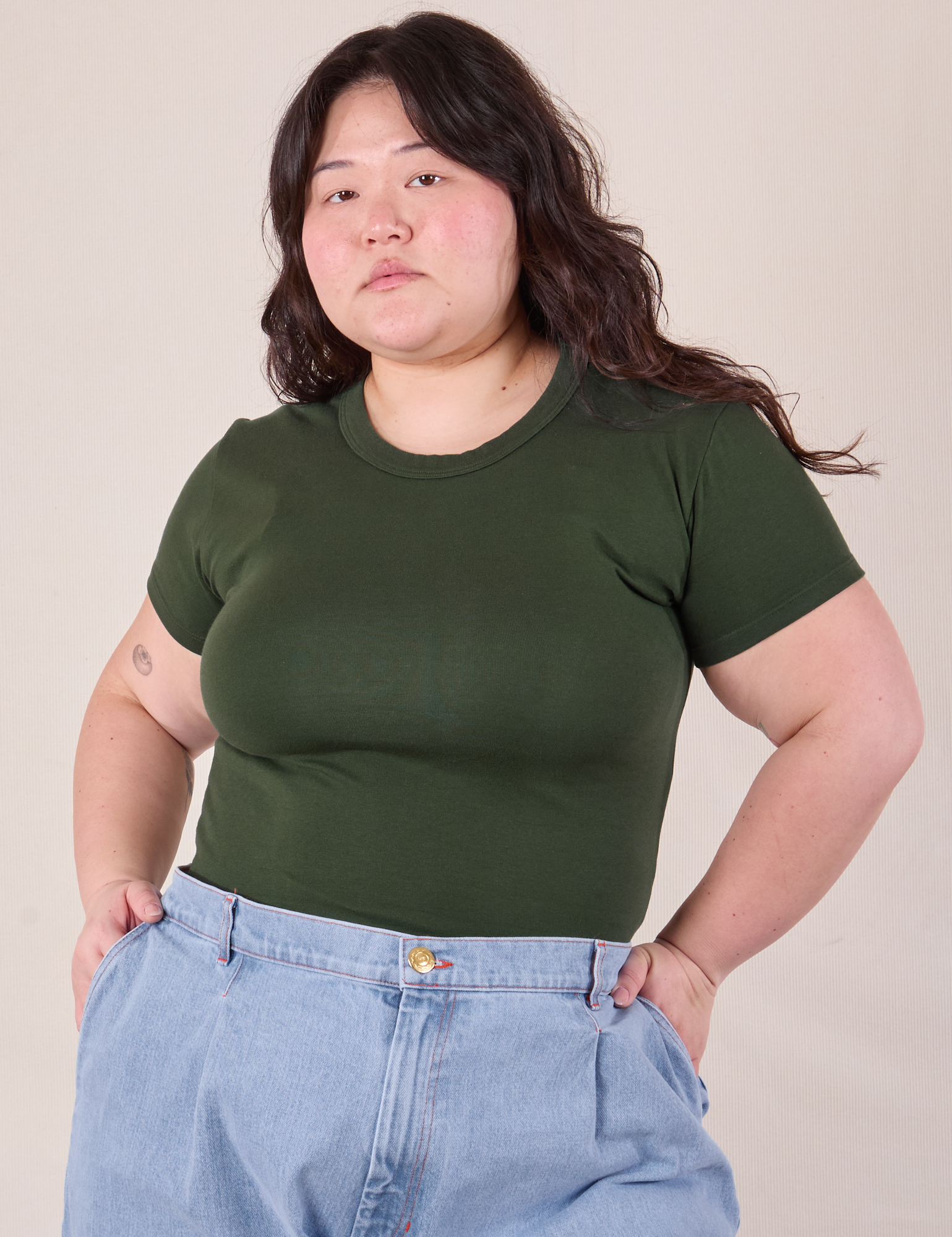 Ashley is 5&#39;7&quot; and wearing L Baby Tee in Swamp Green