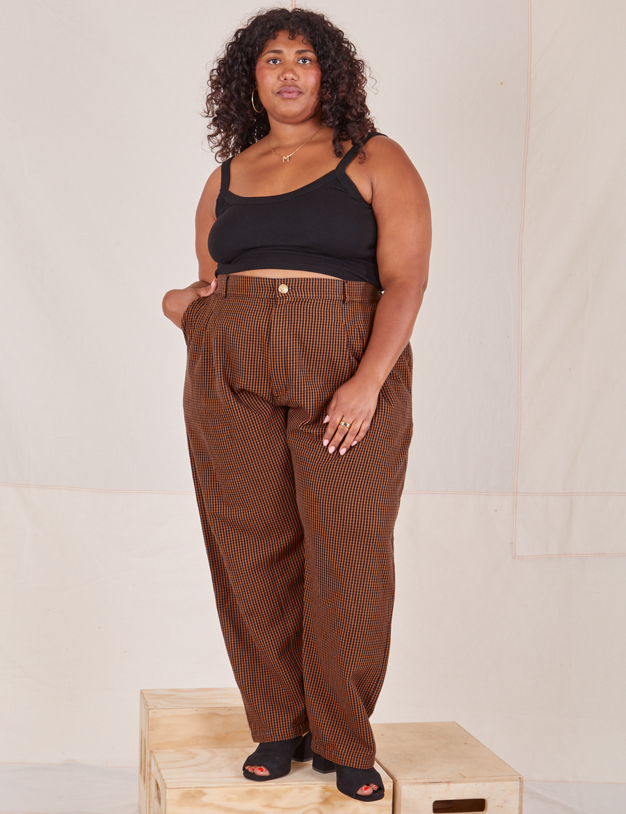 Morgan is 5'5" and wearing 1XL Checker Trousers in Brown paired with black Cropped Cami