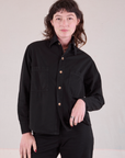 Alex is 5'8" and wearing P Cropped Overshirt in Basic Black