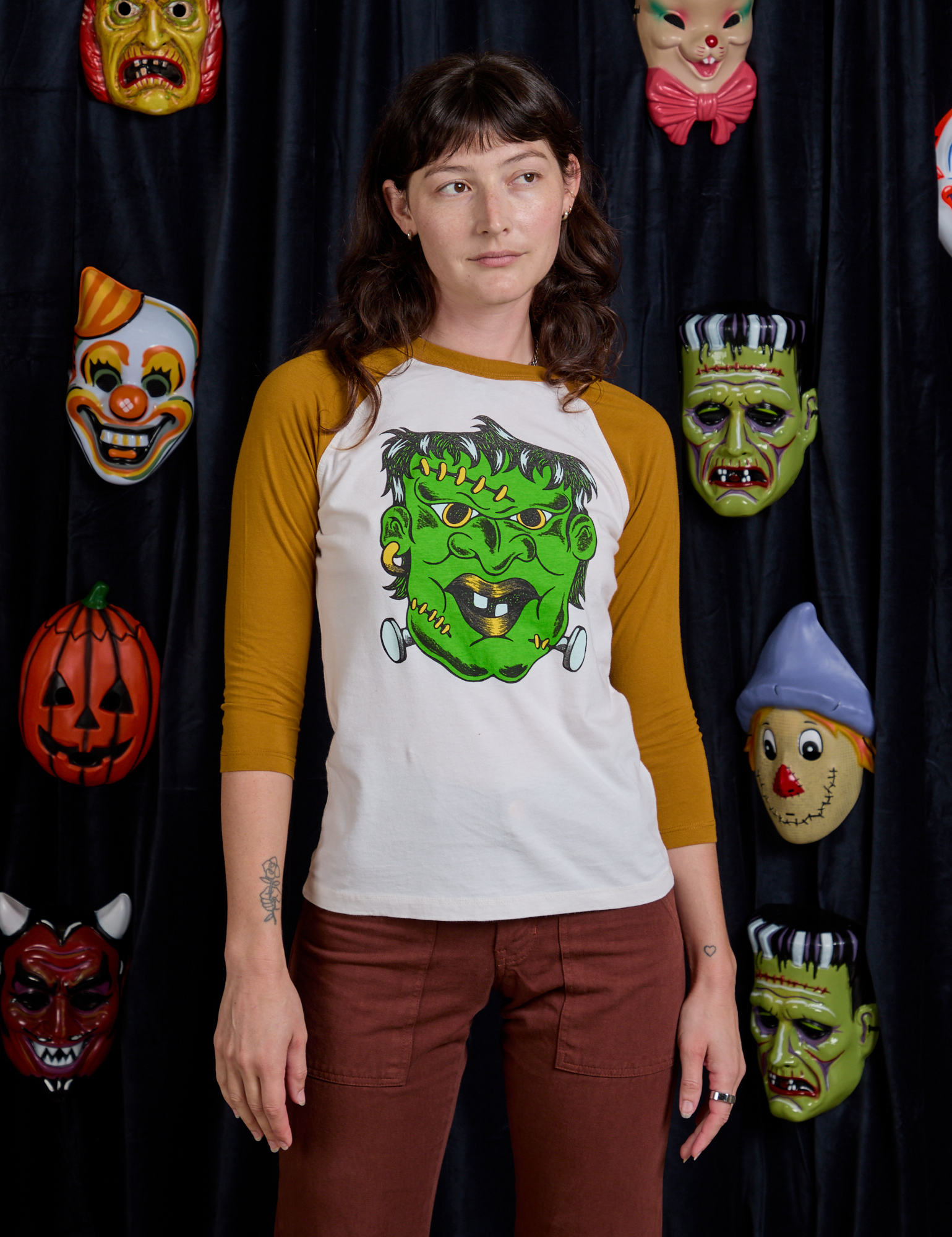 Alex is 5&#39;8&quot; and wearing P Raglan Tee in Frankenstein